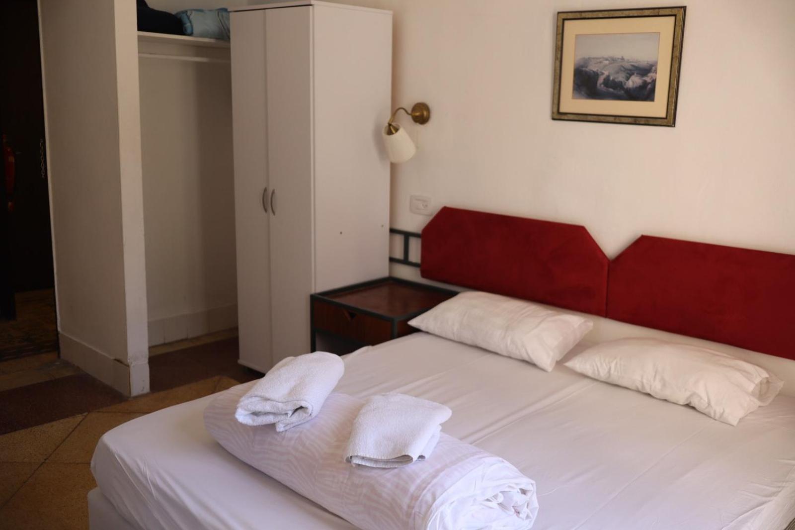 Ron Hotel