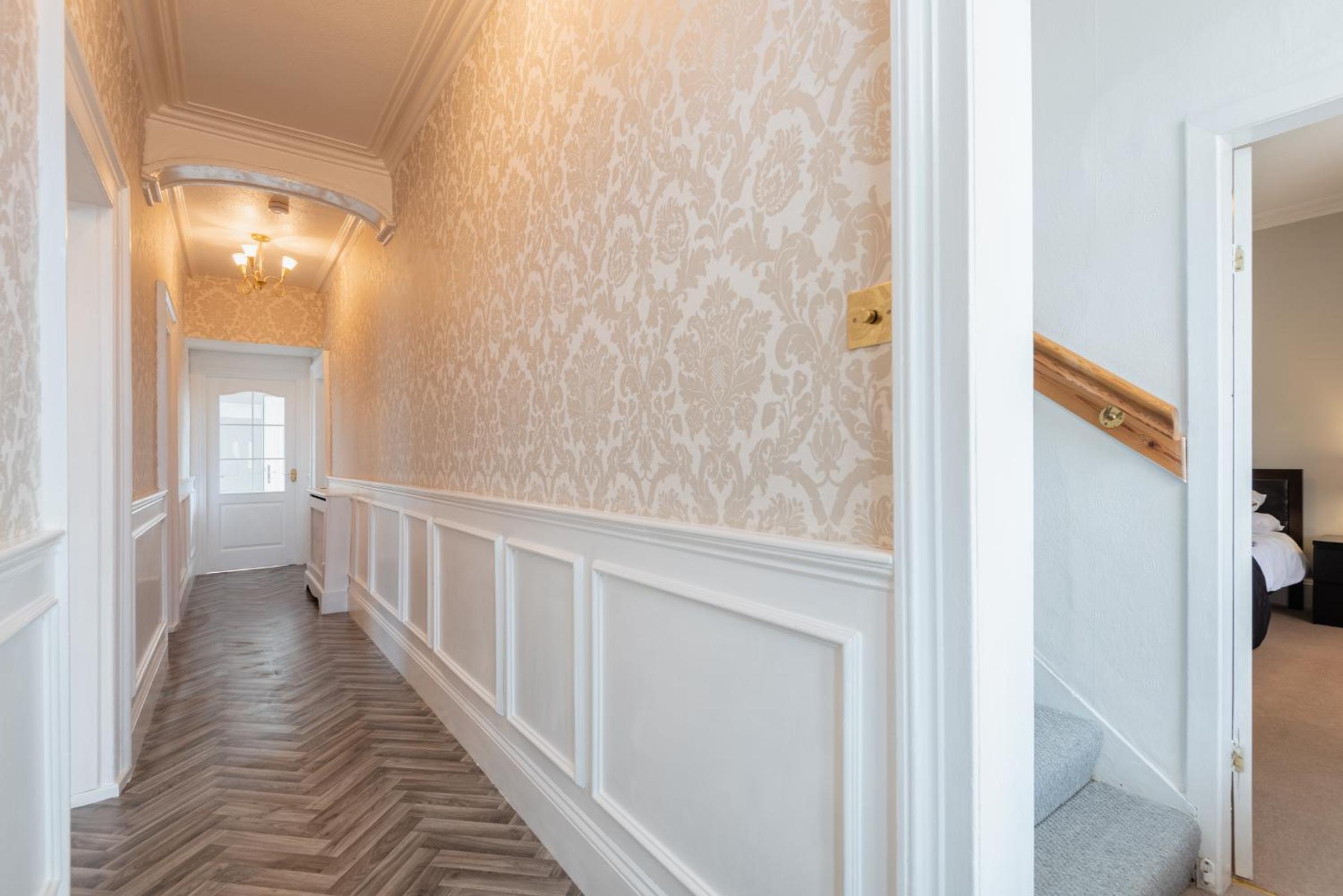 Scotston Villa - 5 bedroom house with hot tub view 3