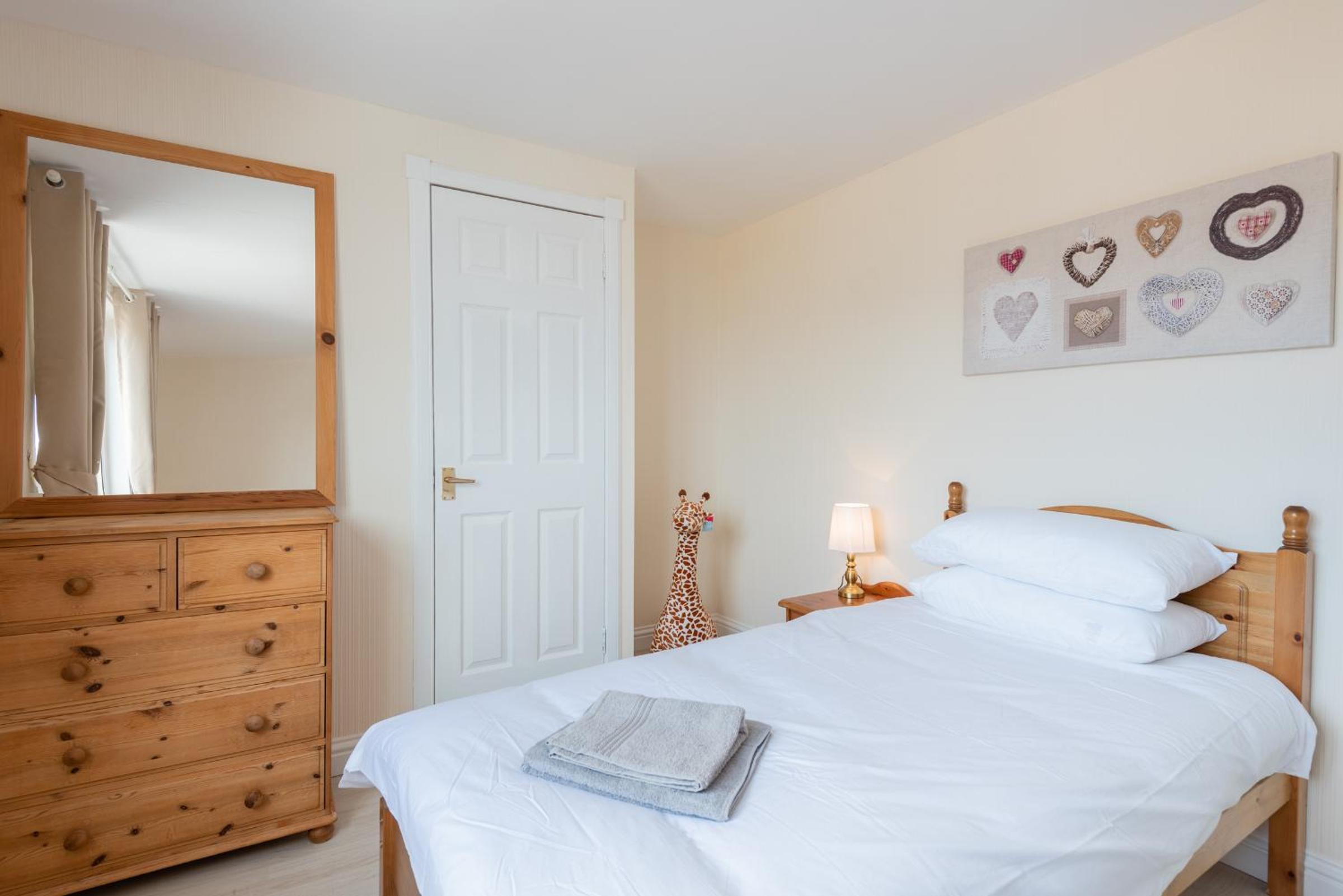 Scotston Villa - 5 bedroom house with hot tub view 2