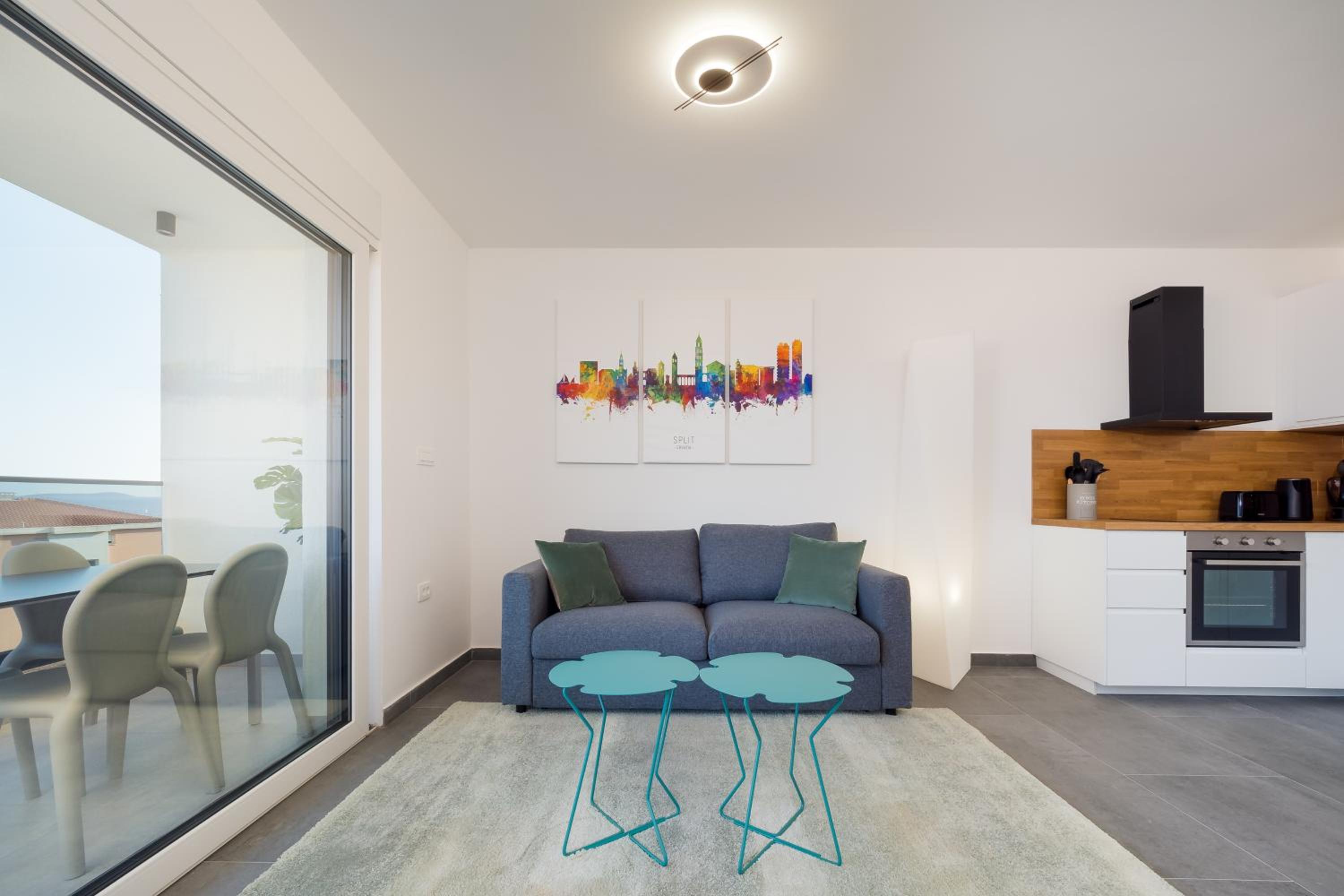 Luxury apartment- balcony- private rooftop and jacuzzi- common pool