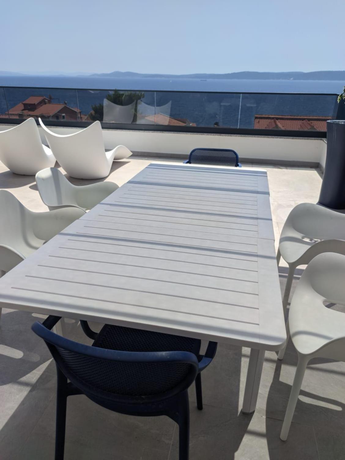 Luxury apartment- balcony- private rooftop and jacuzzi- common pool photo 2