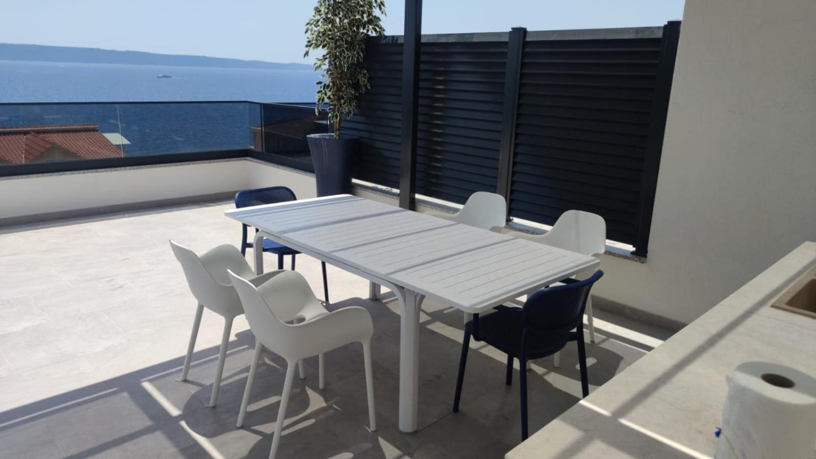 Luxury apartment- balcony- private rooftop and jacuzzi- common pool photo 3