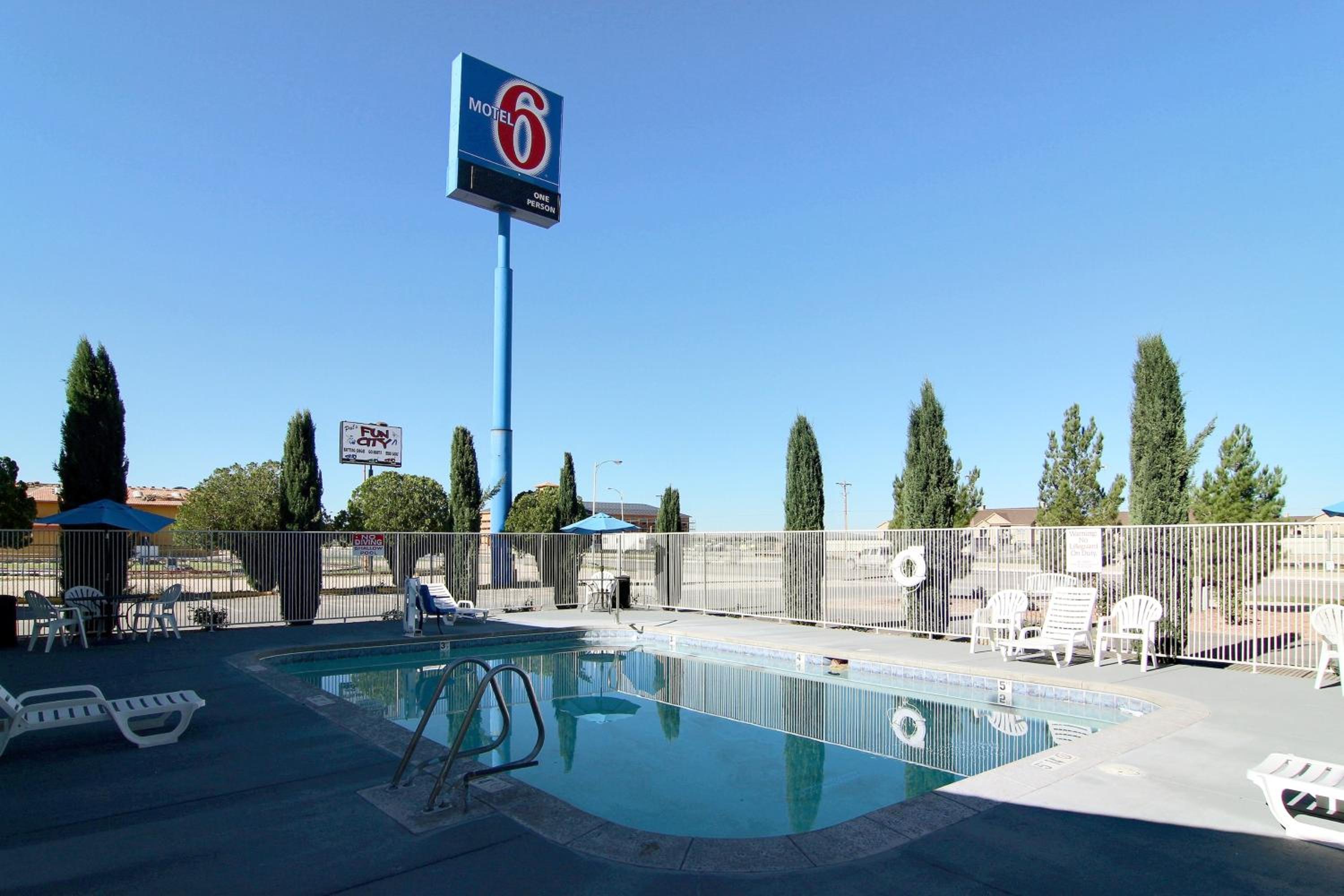 Motel 6-Carlsbad, NM view 3