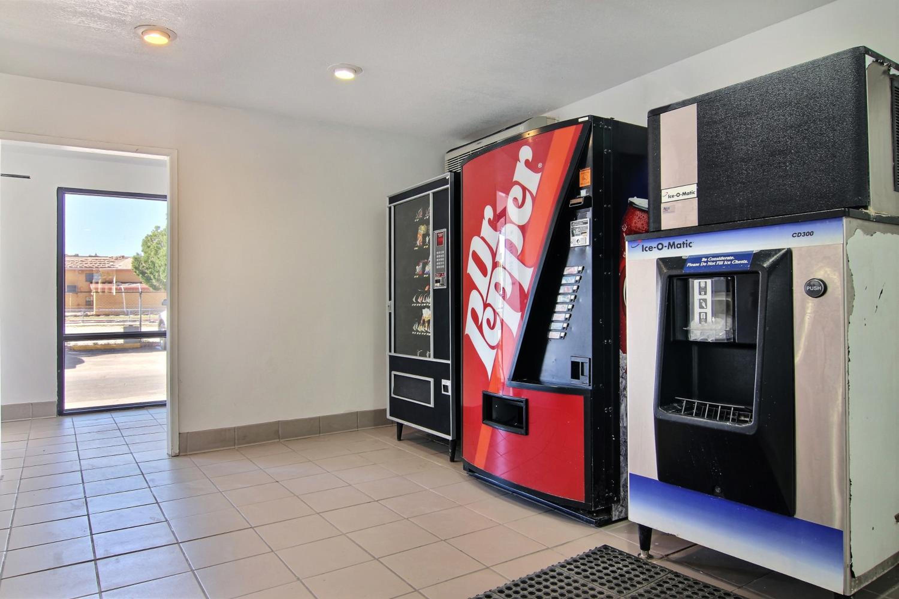 Motel 6-Carlsbad, NM view 5