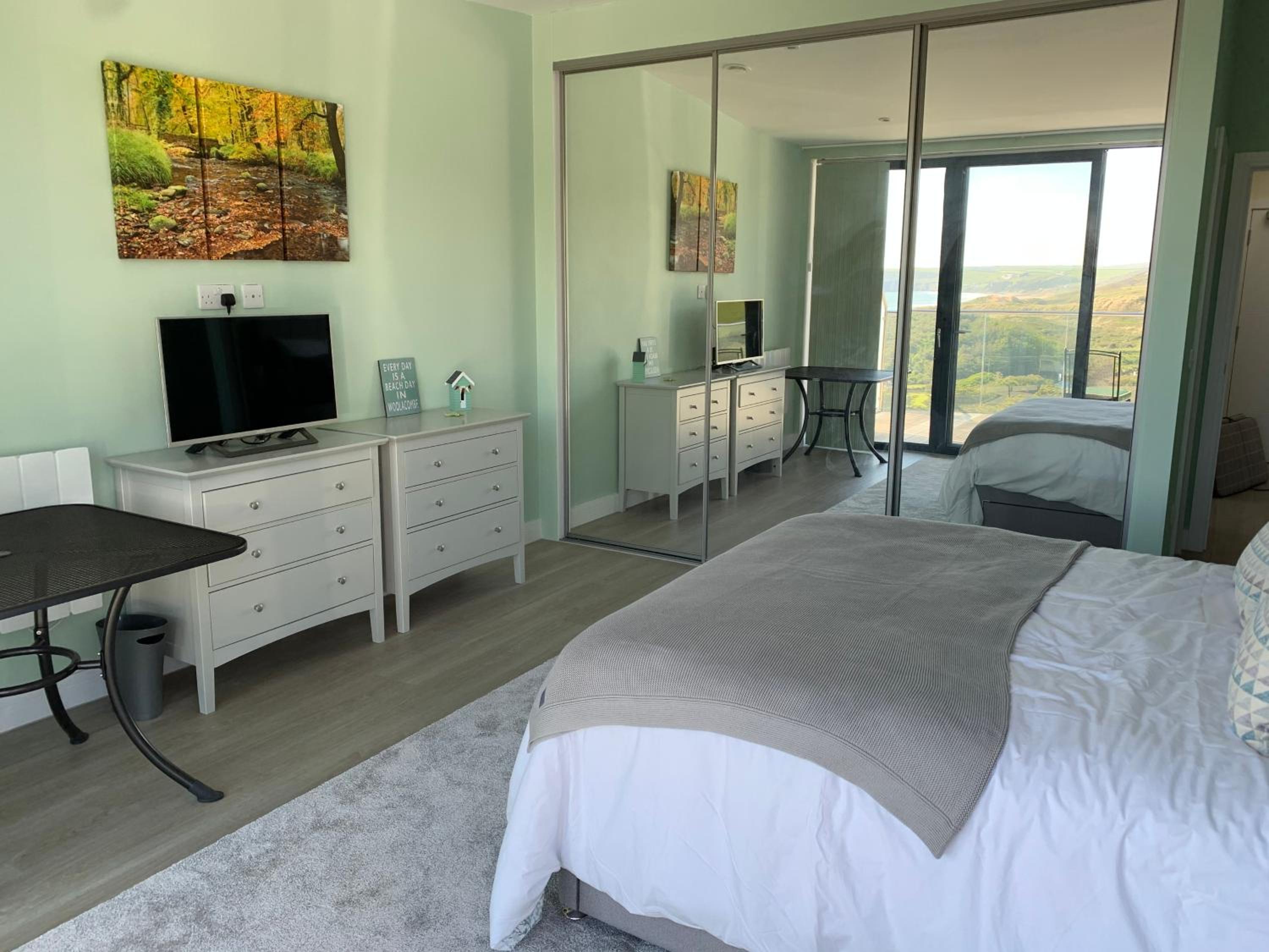 3 Woolacombe West - Luxury Apartment at Byron Woolacombe, only 4 minute walk to Woolacombe Beach! view 2