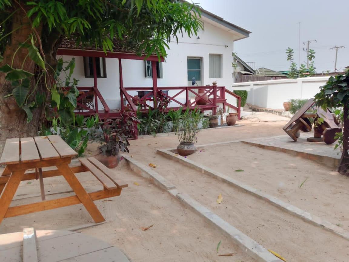 Ezime Guesthouse And Pizzeria