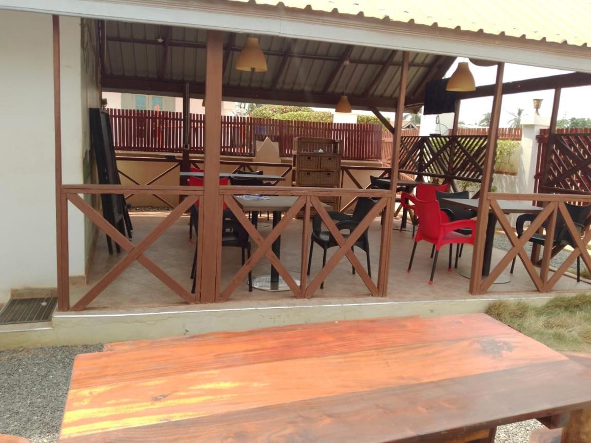 Ezime Guesthouse And Pizzeria