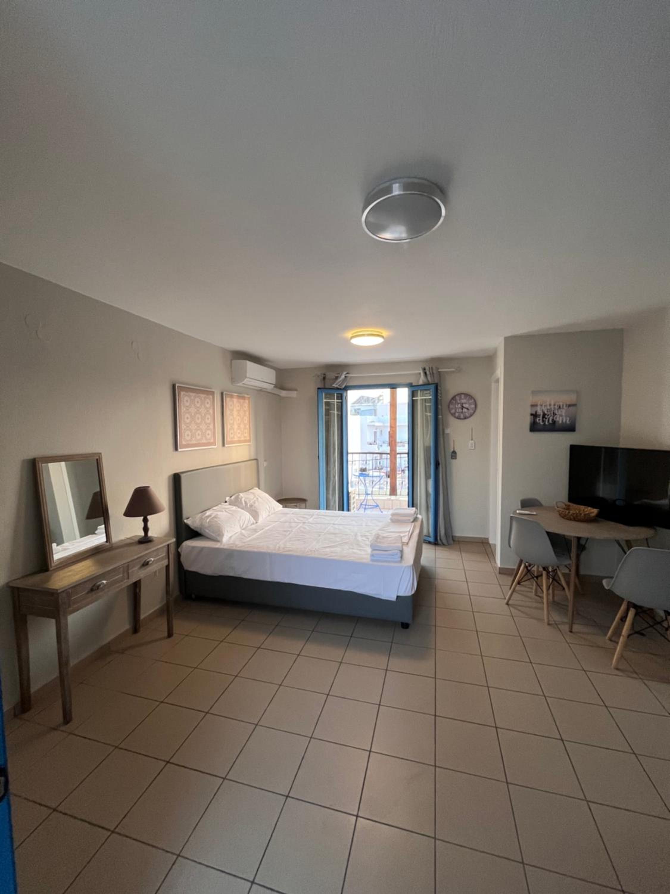 Hotel Hersonissos Centre Small Apartment - Image 1