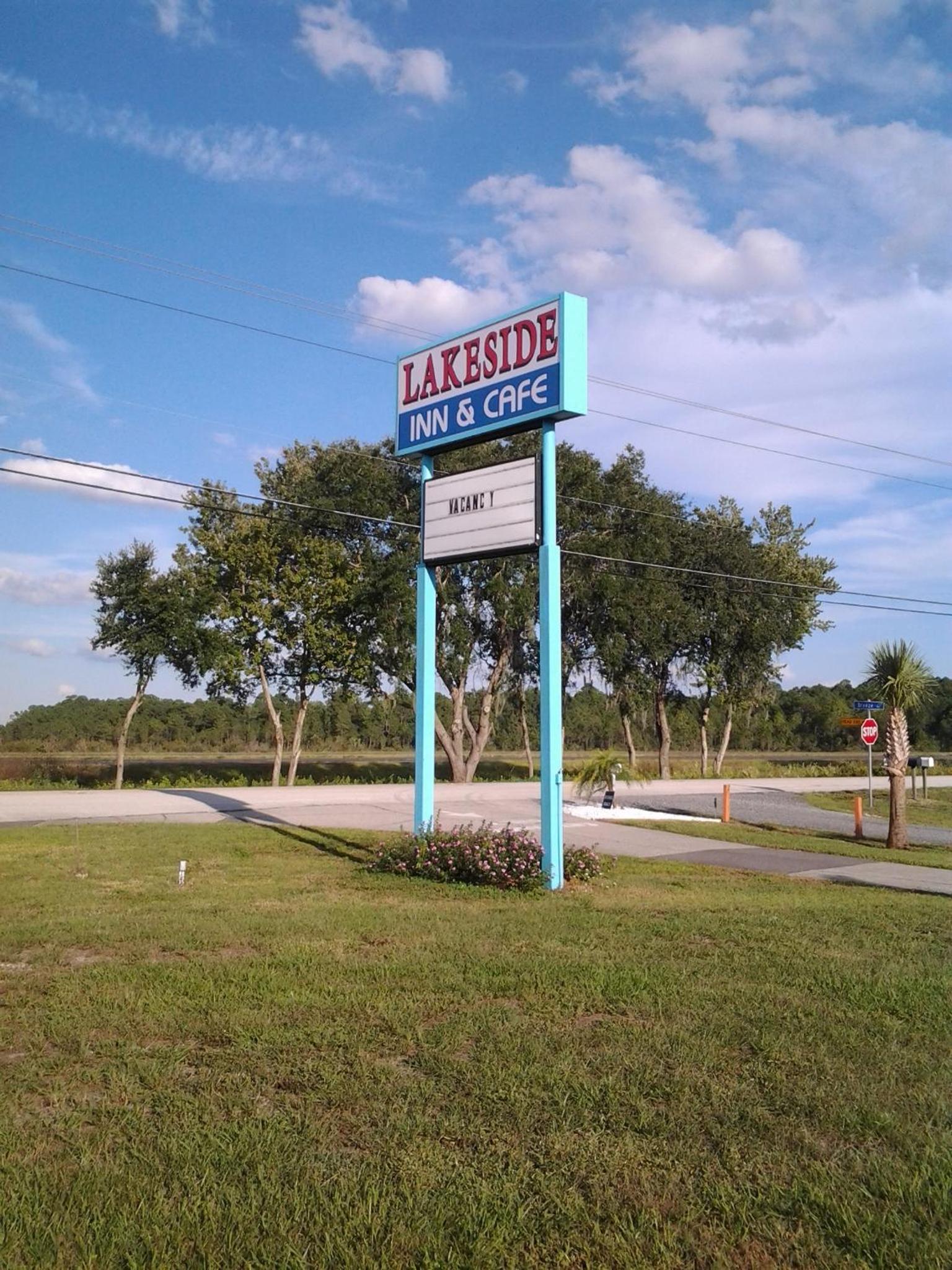 Lakeside Inn and Cafe