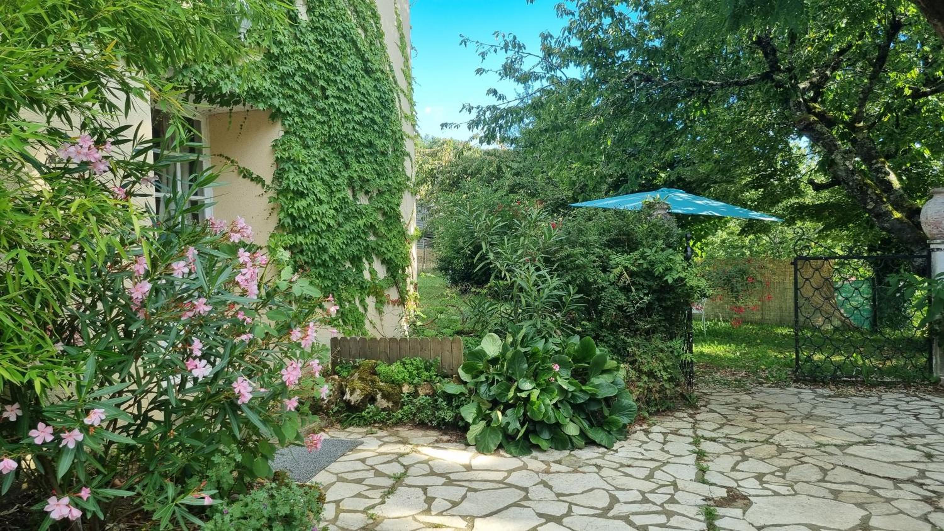 Chambre Romantique view 2