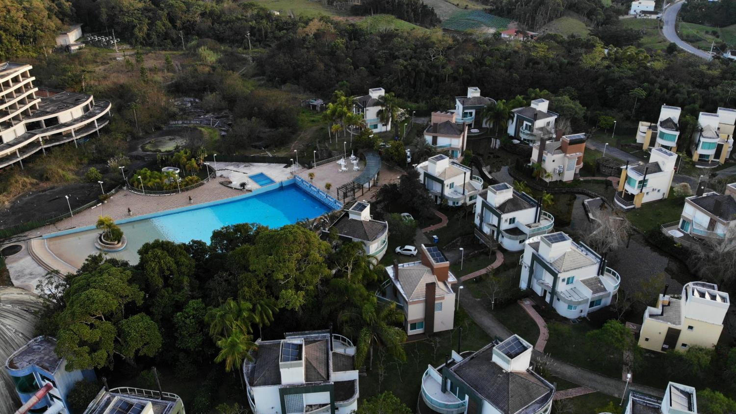 Belíssimo resort com águas termais