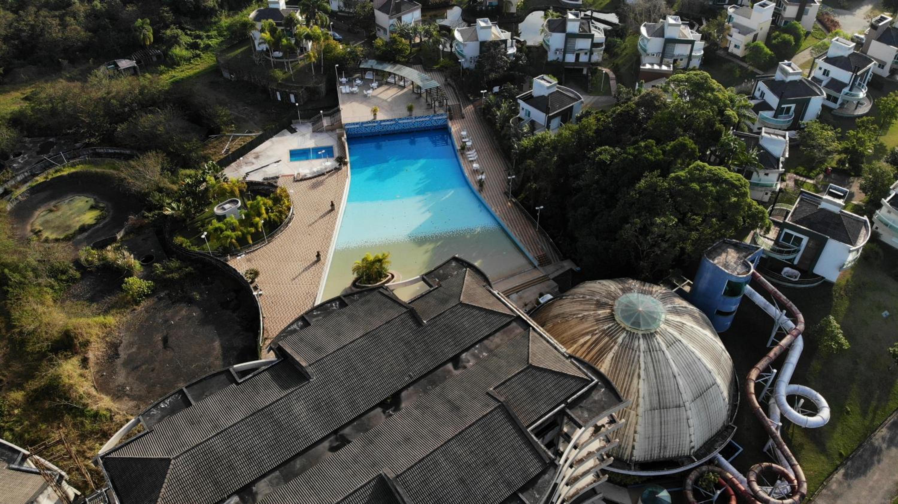 Belíssimo resort com águas termais