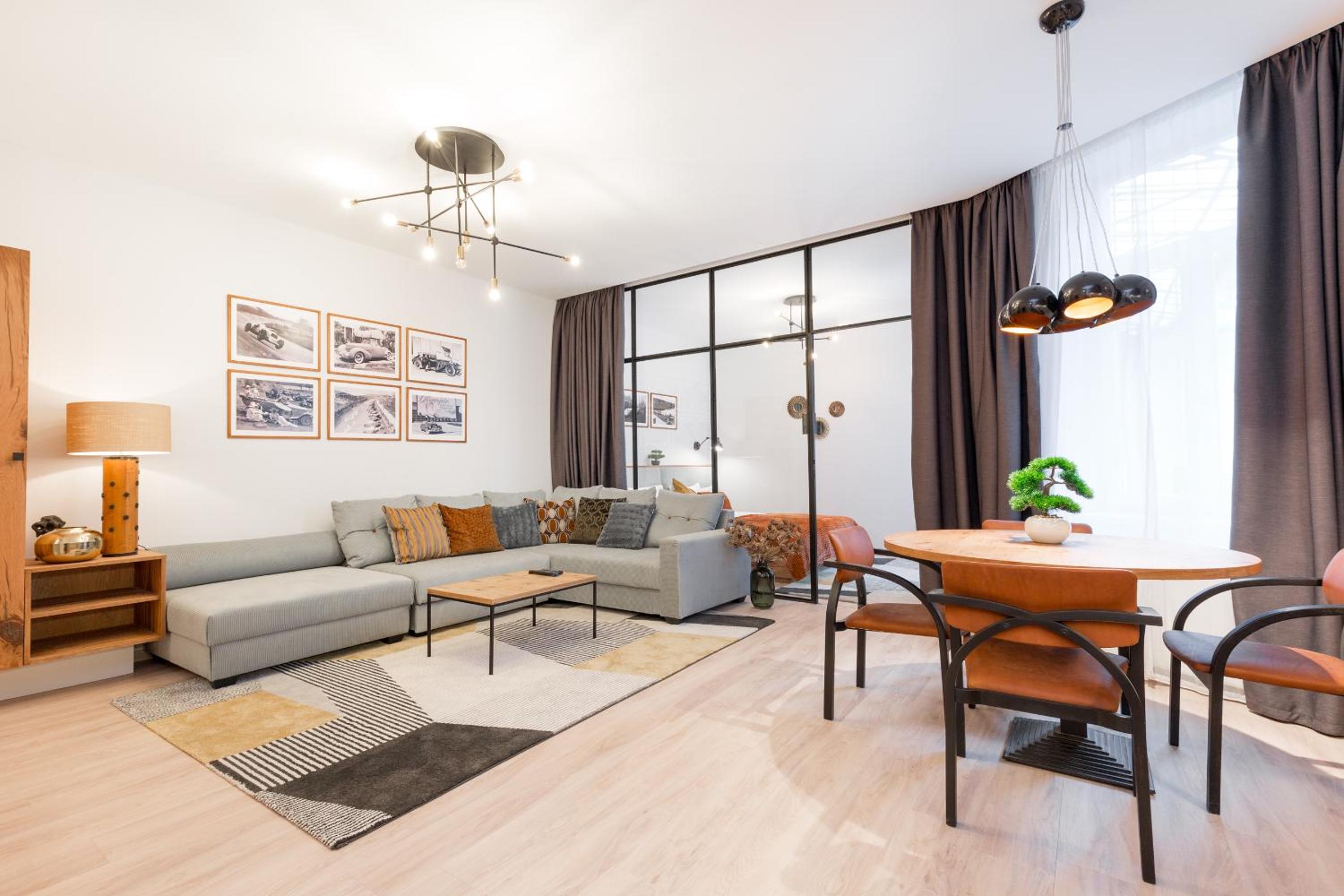 Luxury Presidential Suite in The Absolute Center