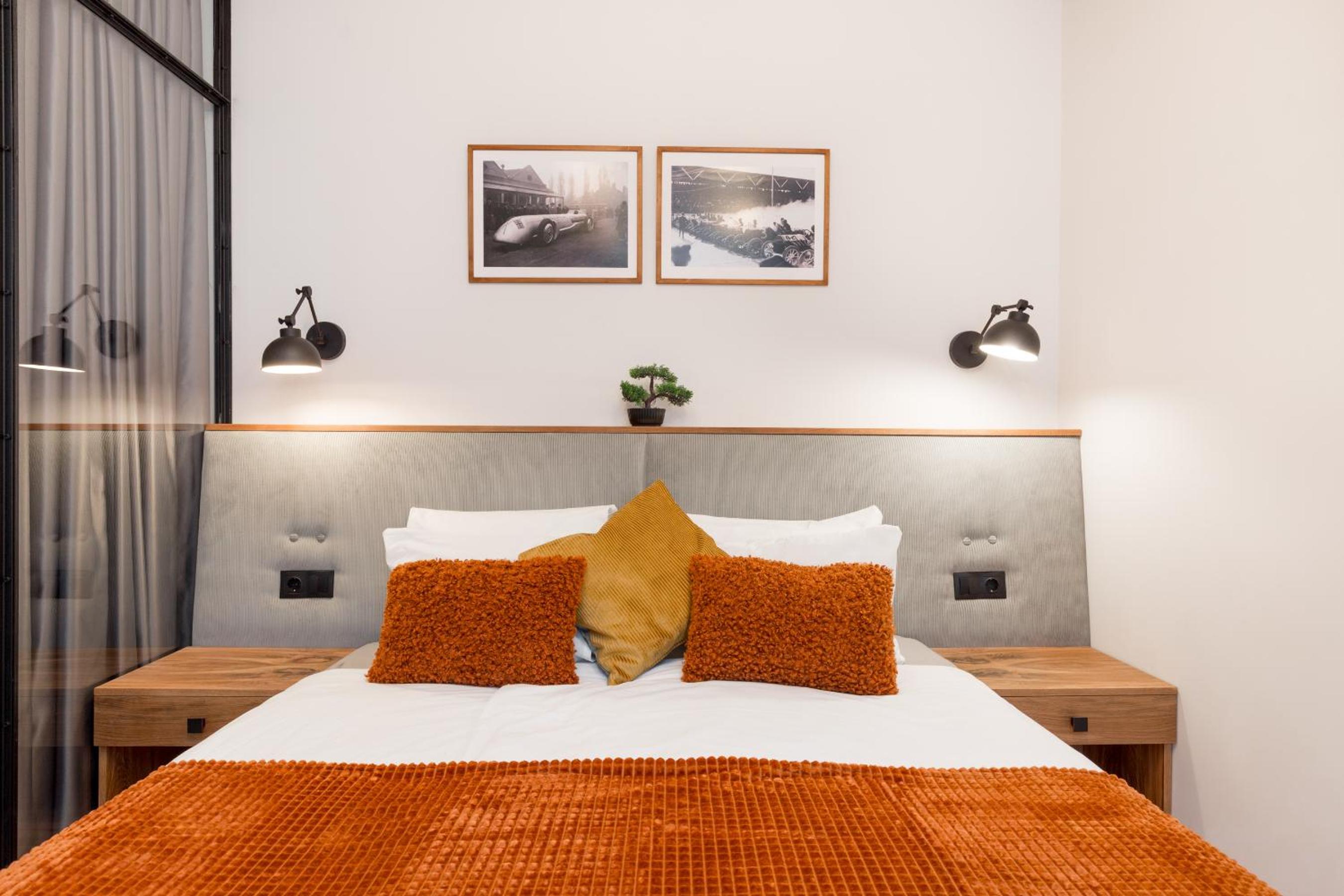 Luxury Presidential Suite in The Absolute Center