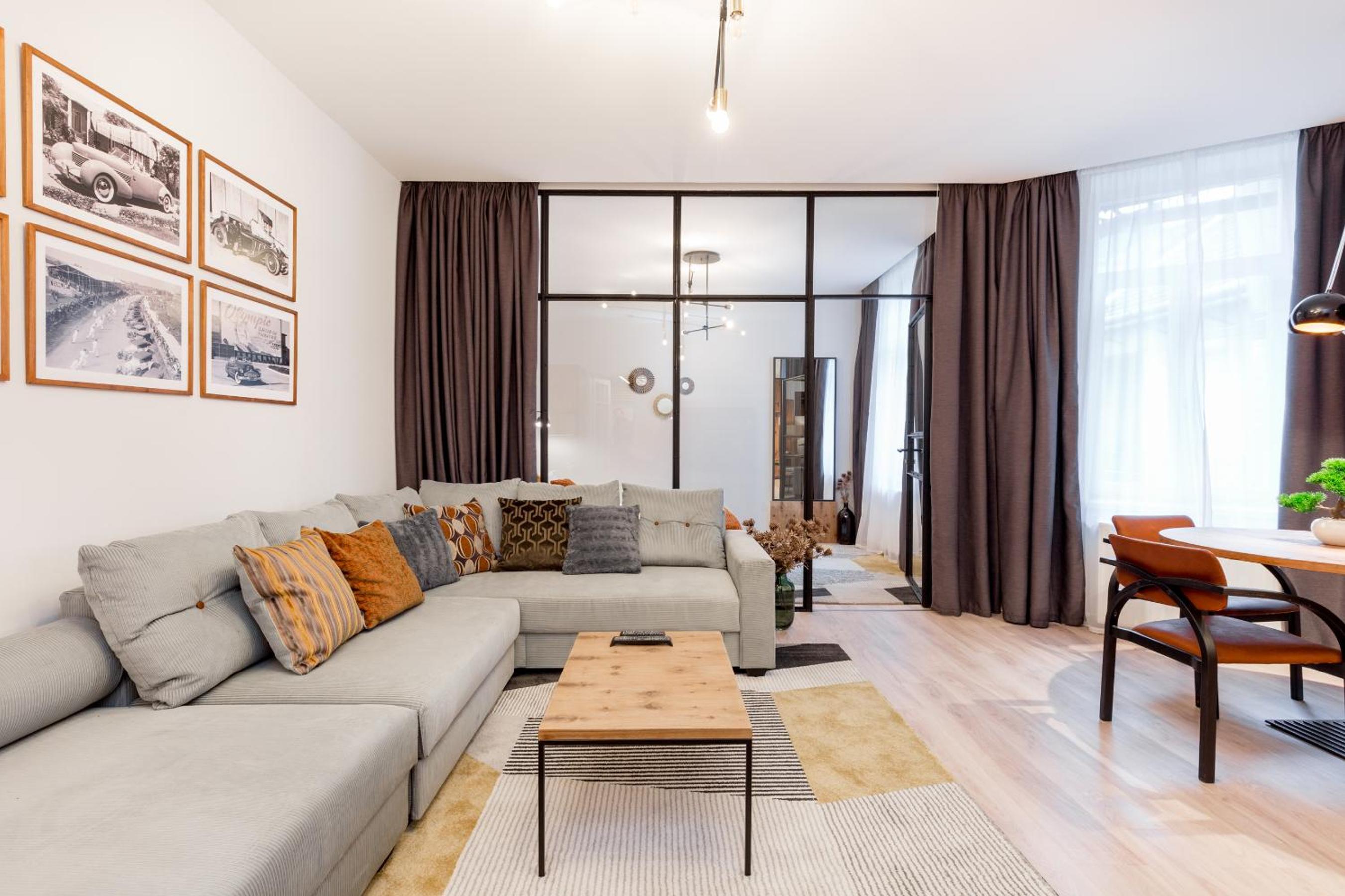 Luxury Presidential Suite in The Absolute Center