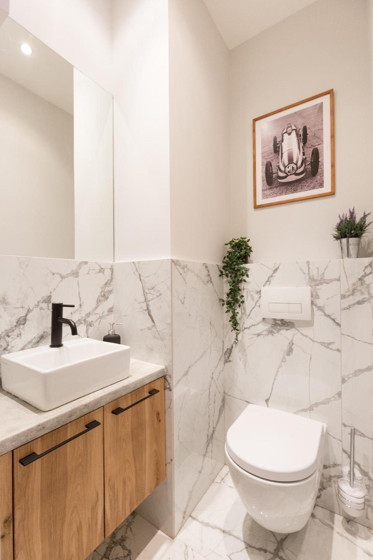 Luxury Presidential Suite in The Absolute Center