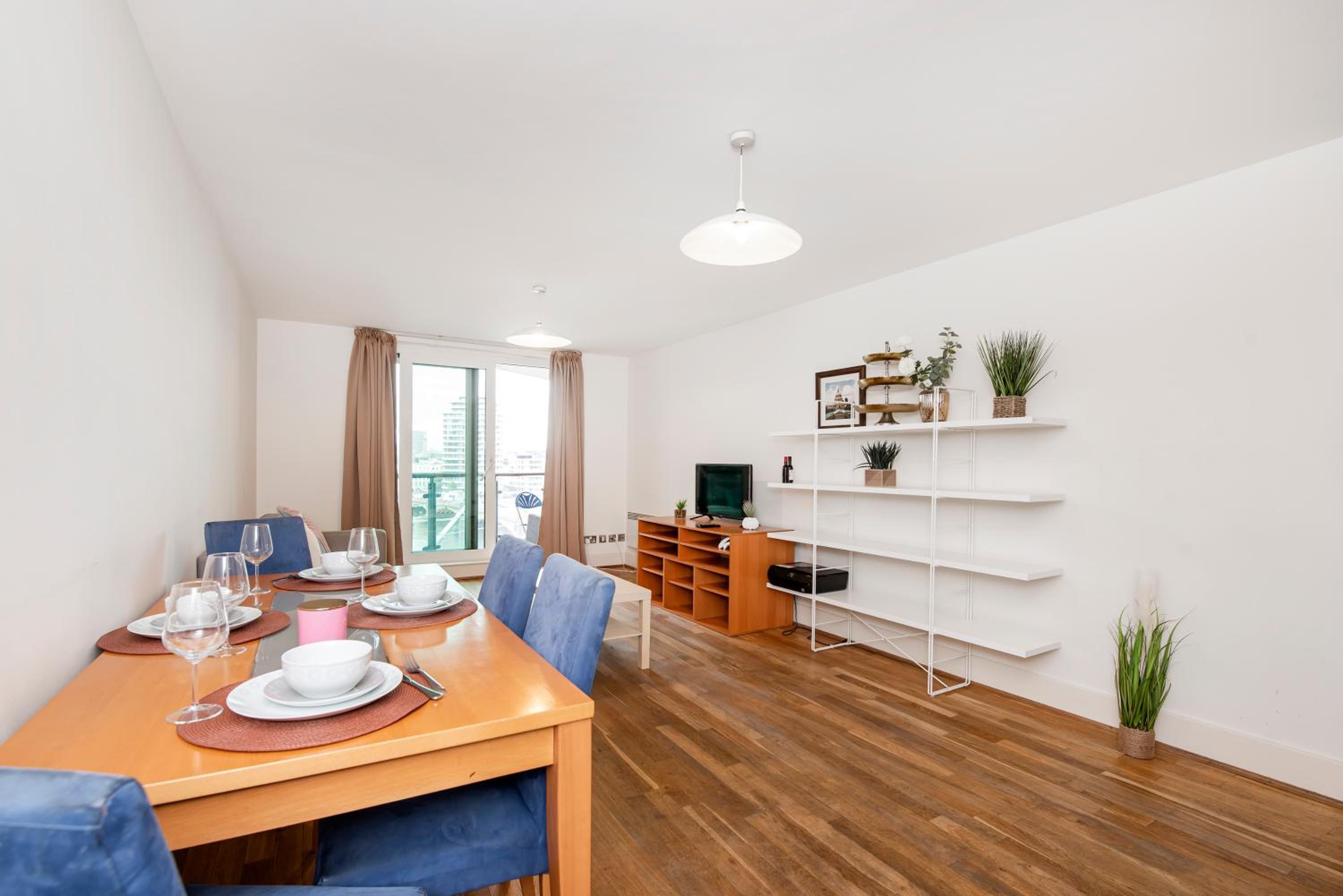 Amazing Thames view apartment