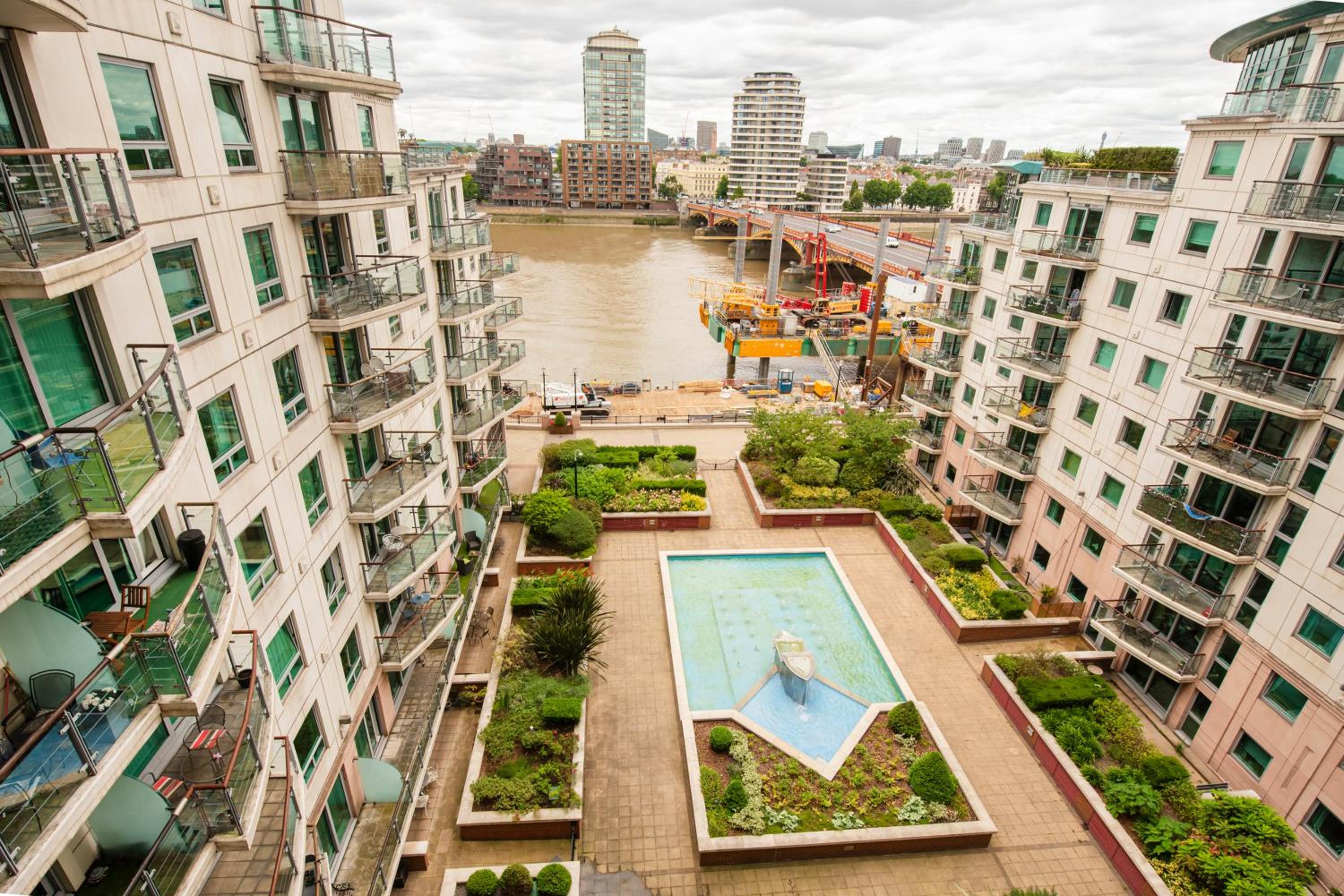 Amazing Thames view apartment