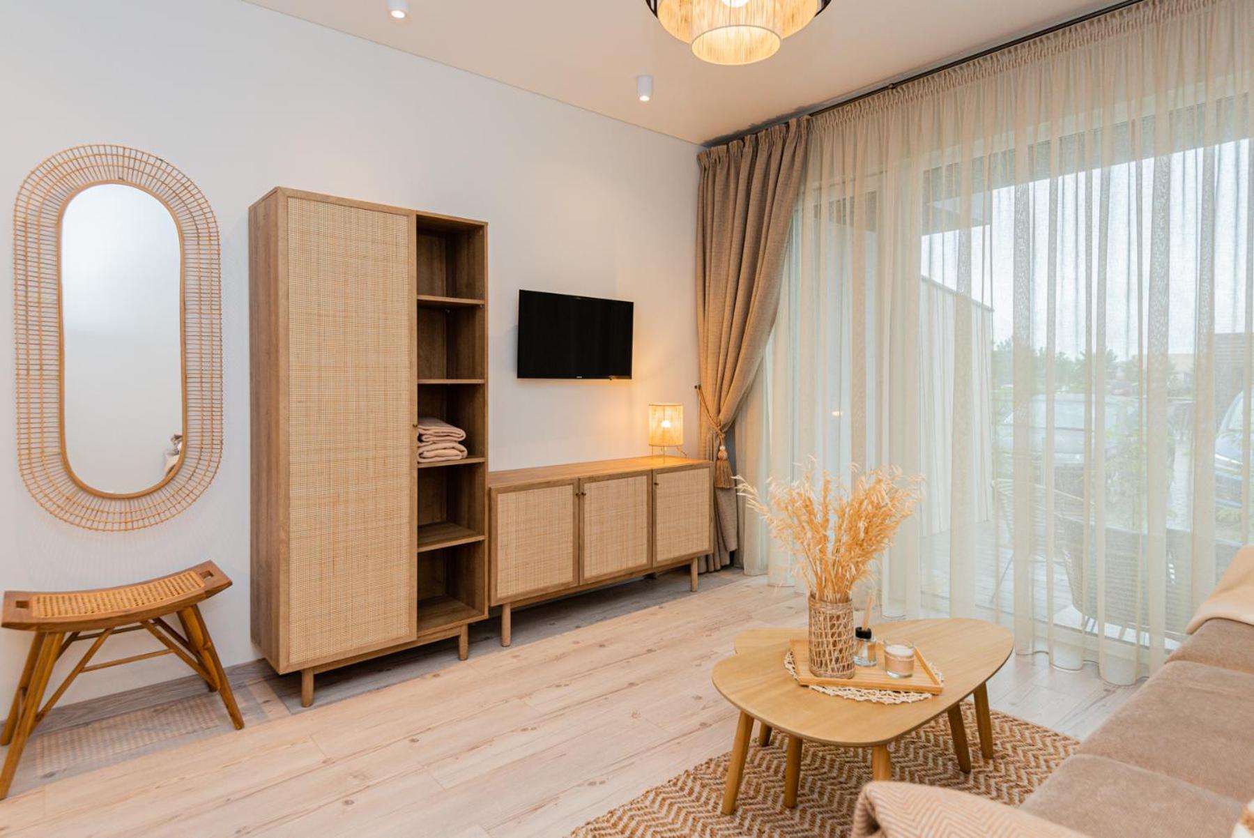BOHO BEACH STUDIO su terasa ir baseinu view 2