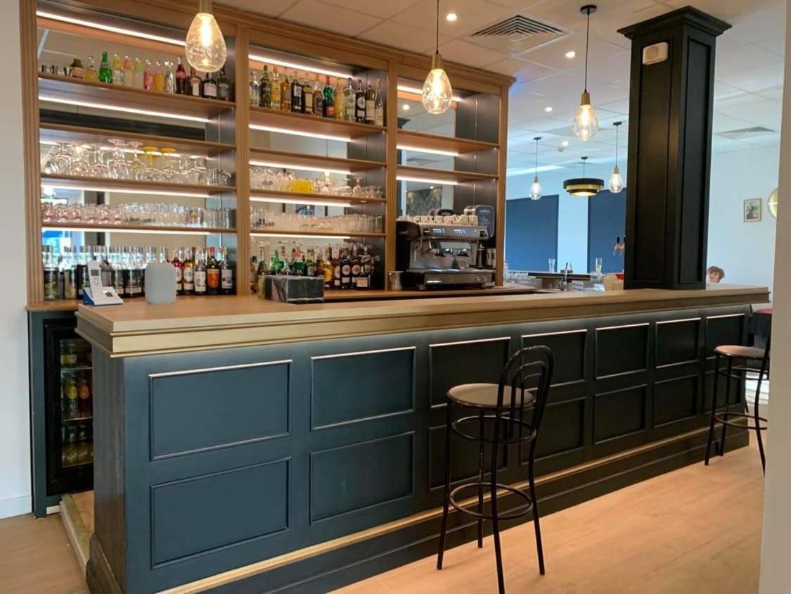 bar