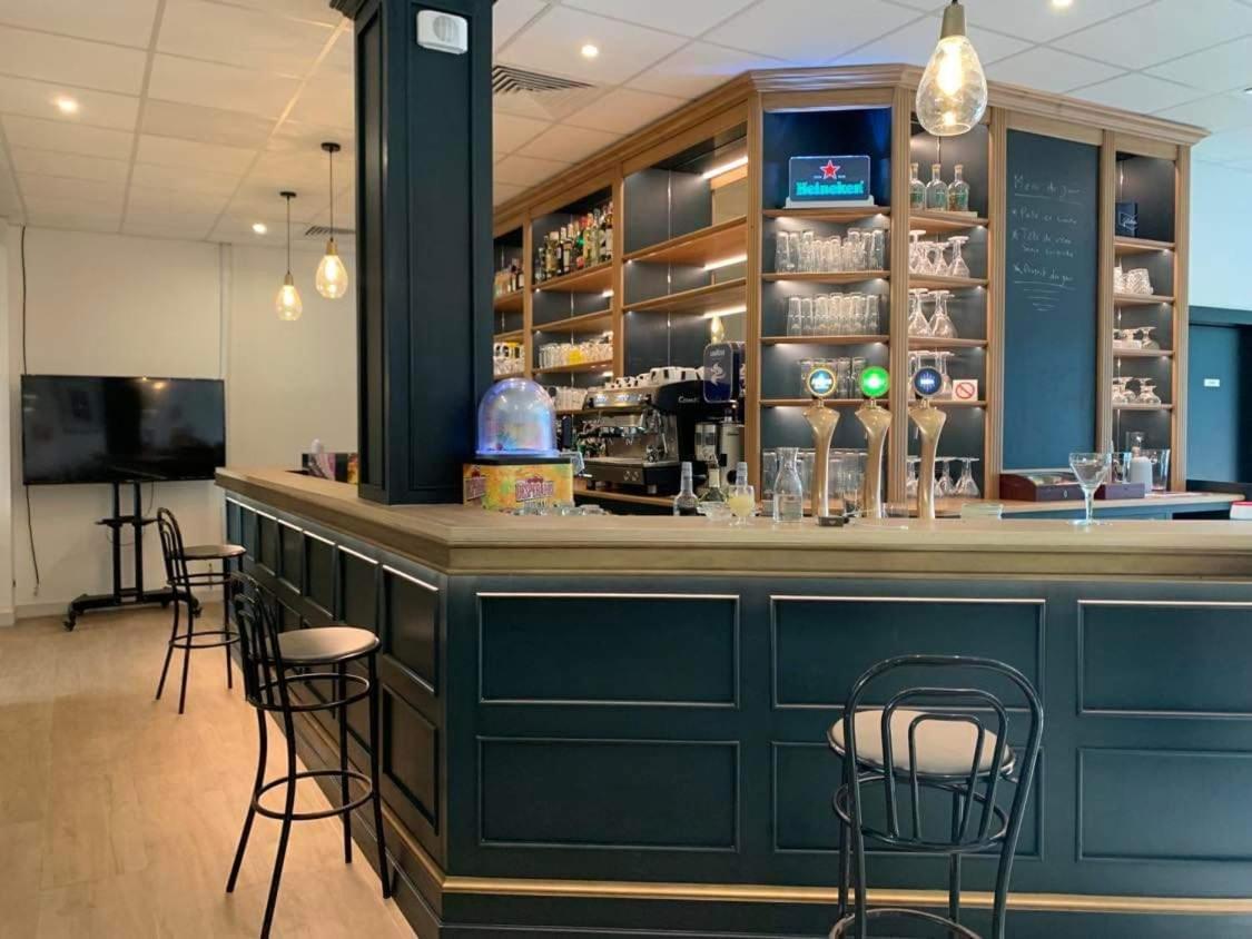 bar