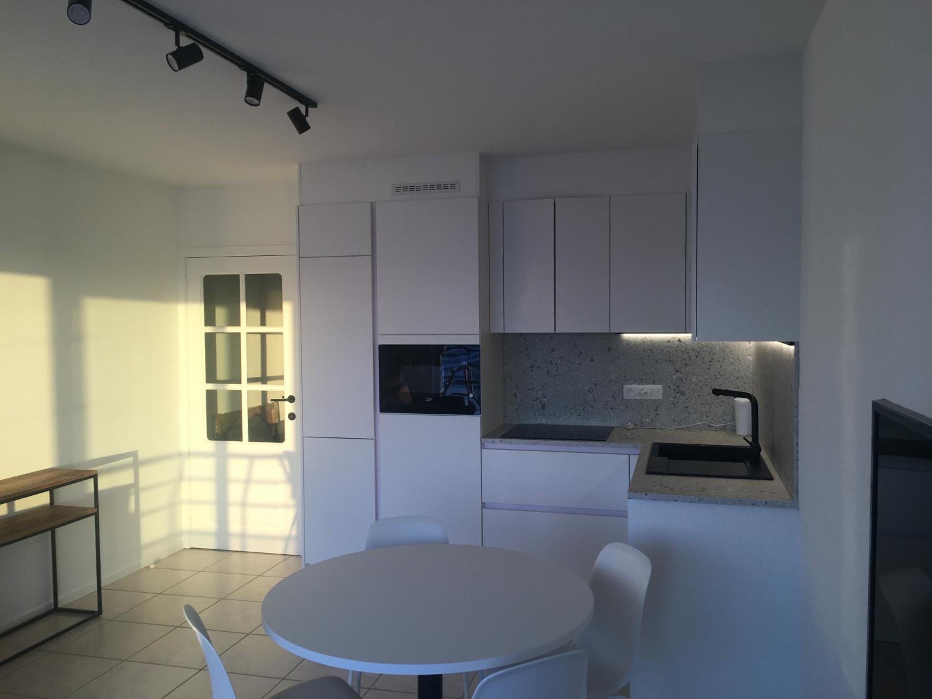 Studio 4 pers met Frontaal Zeezicht & privé zwembad Oostende view 2