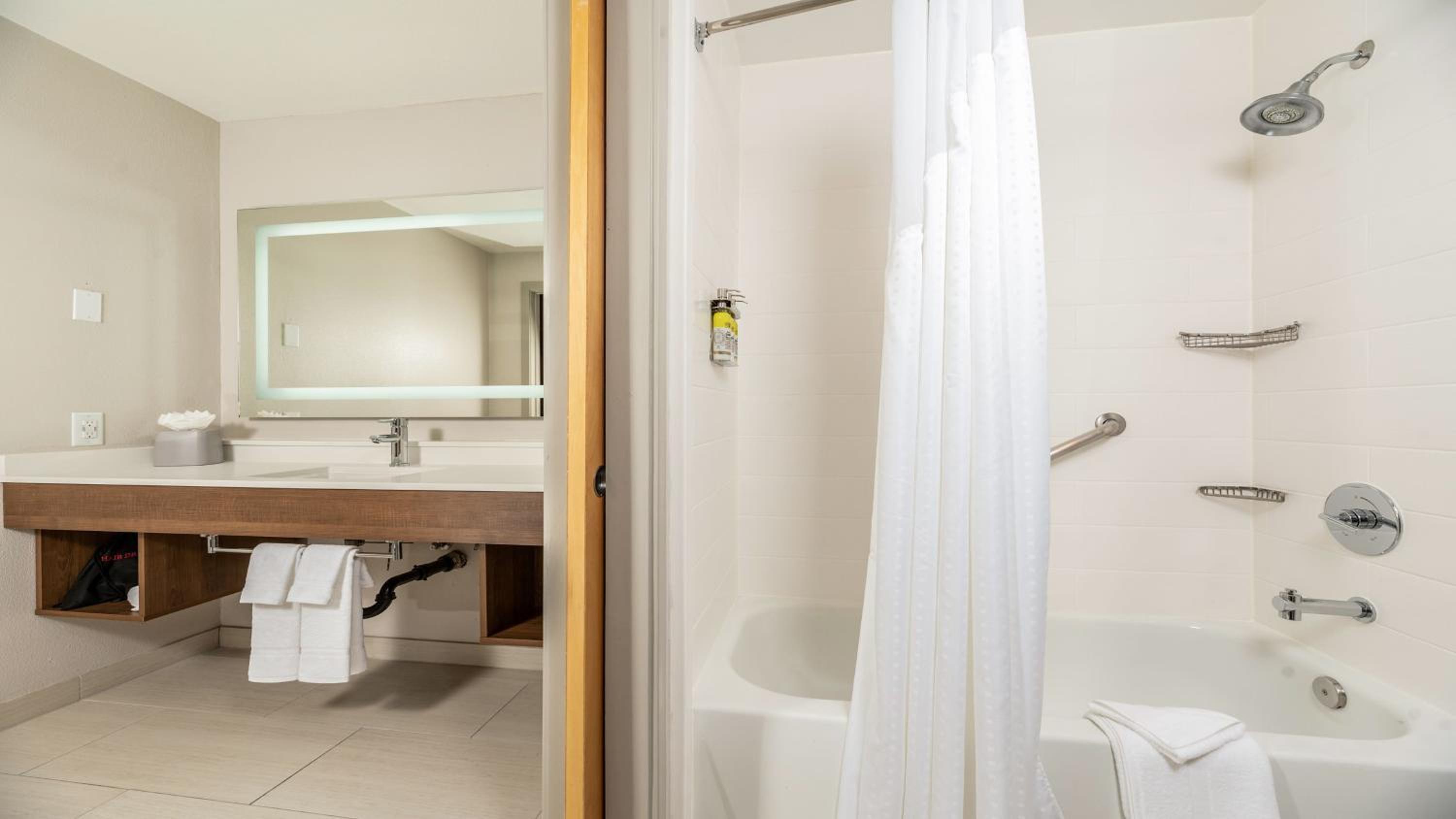 Holiday Inn Express Fremont - Milpitas Central, an IHG Hotel - Property Image 94