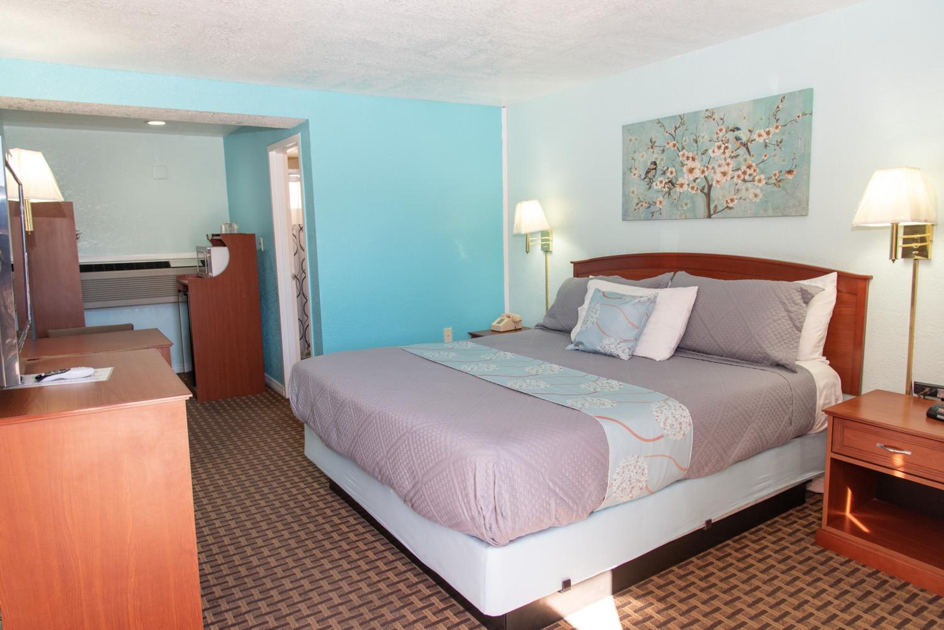Esquire Inn
