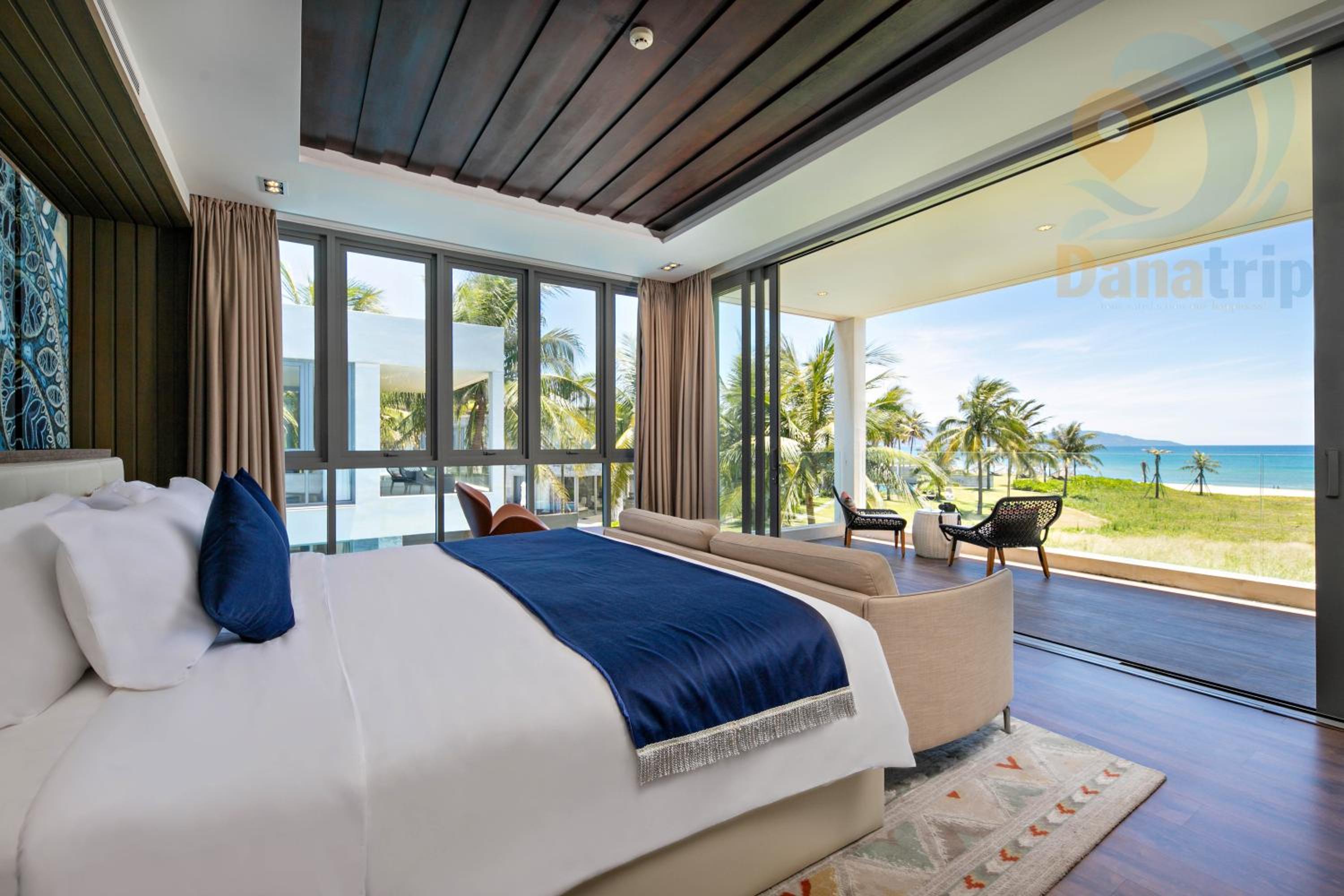 Deluxe Beach Villas by Danatrip view 5