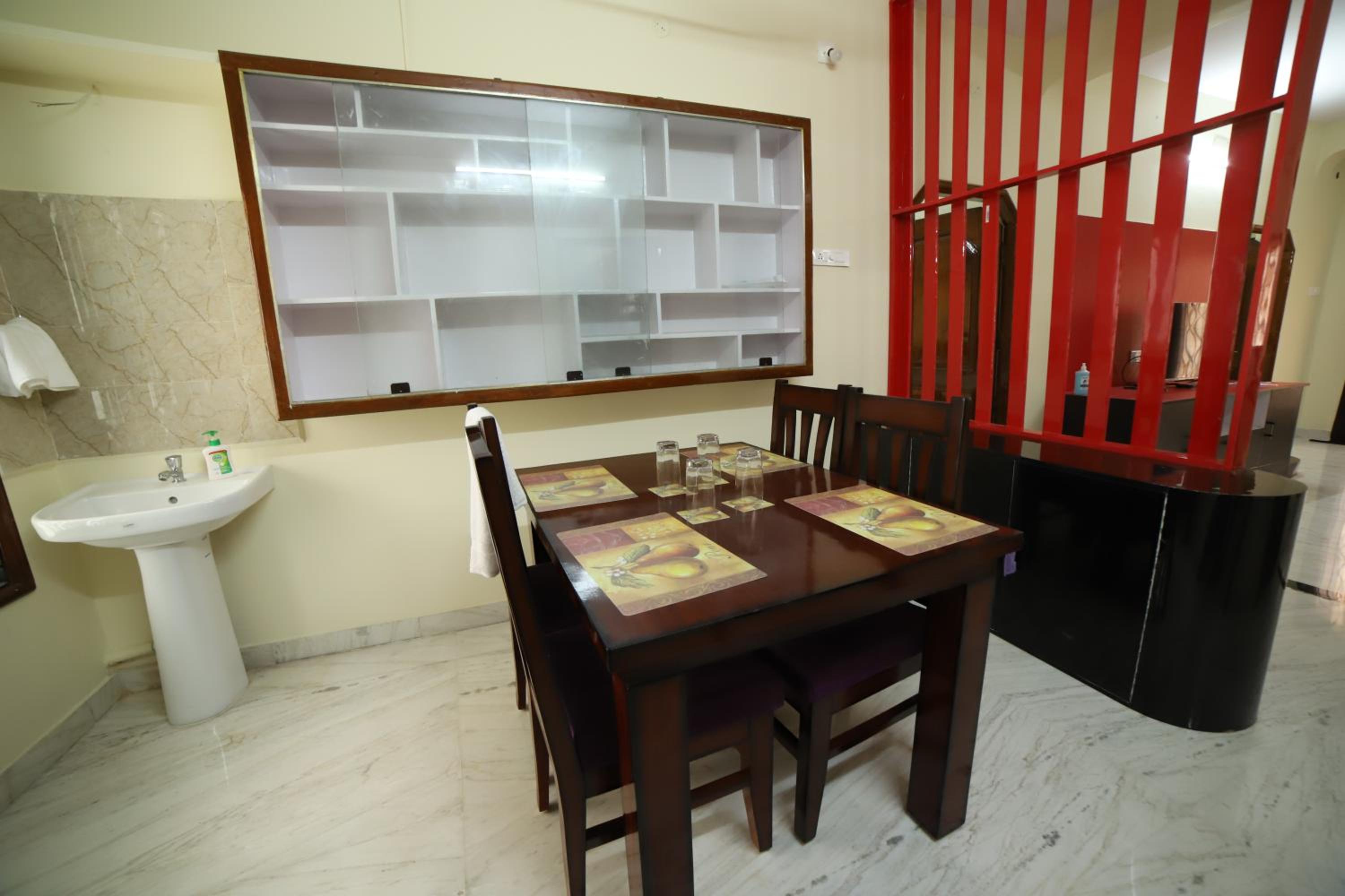 Royal Home Stay deluxe Room