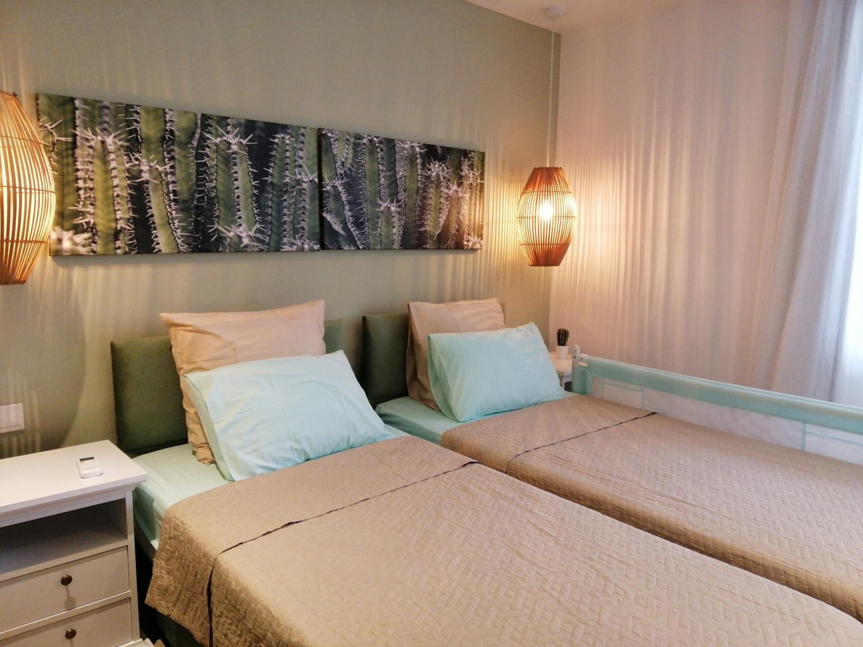 Les Cerisiers - Beach Apartment with Pool, Few Steps to the Beach