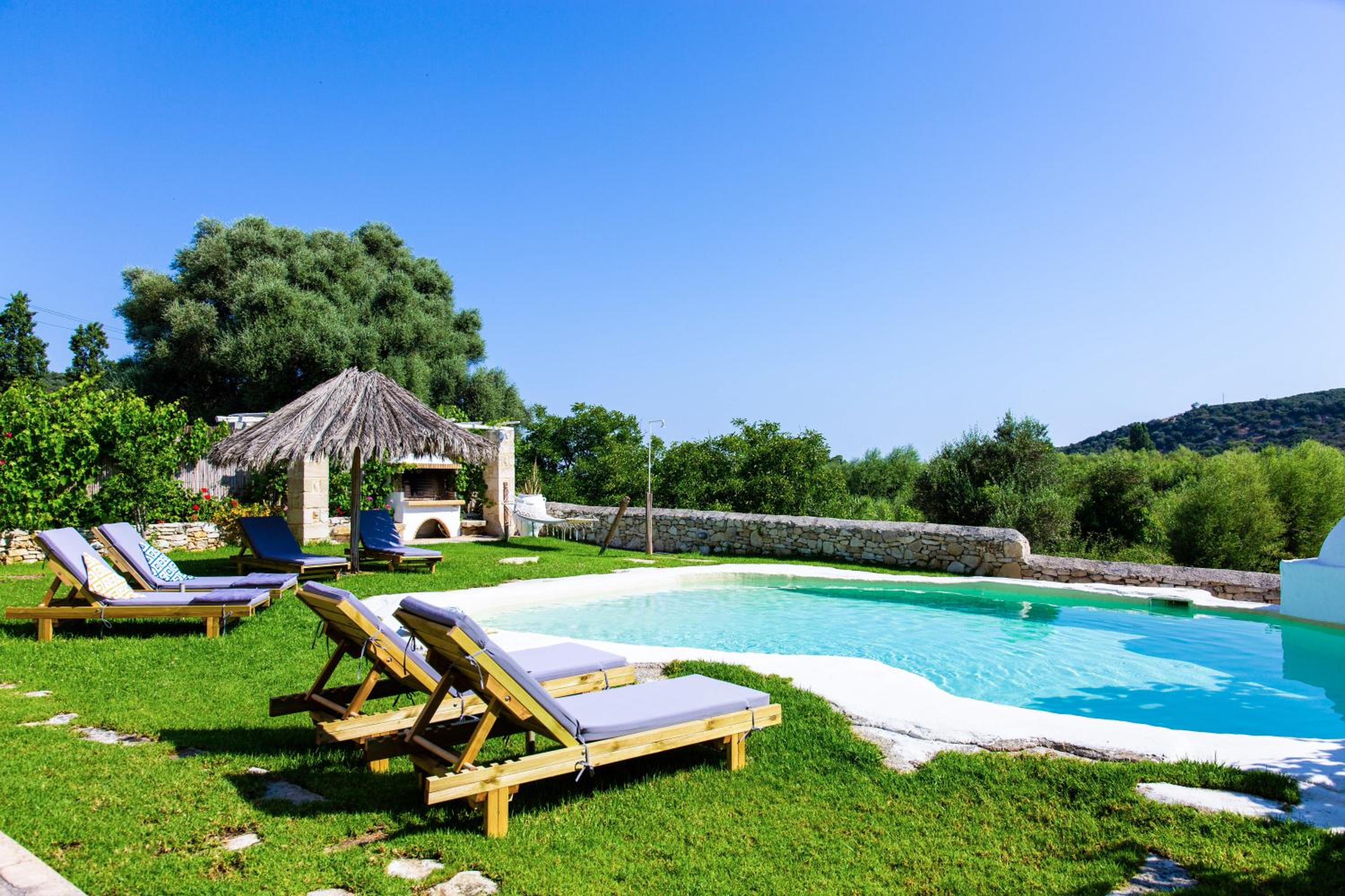 Sonio Villas - Que Bella Collection view 3