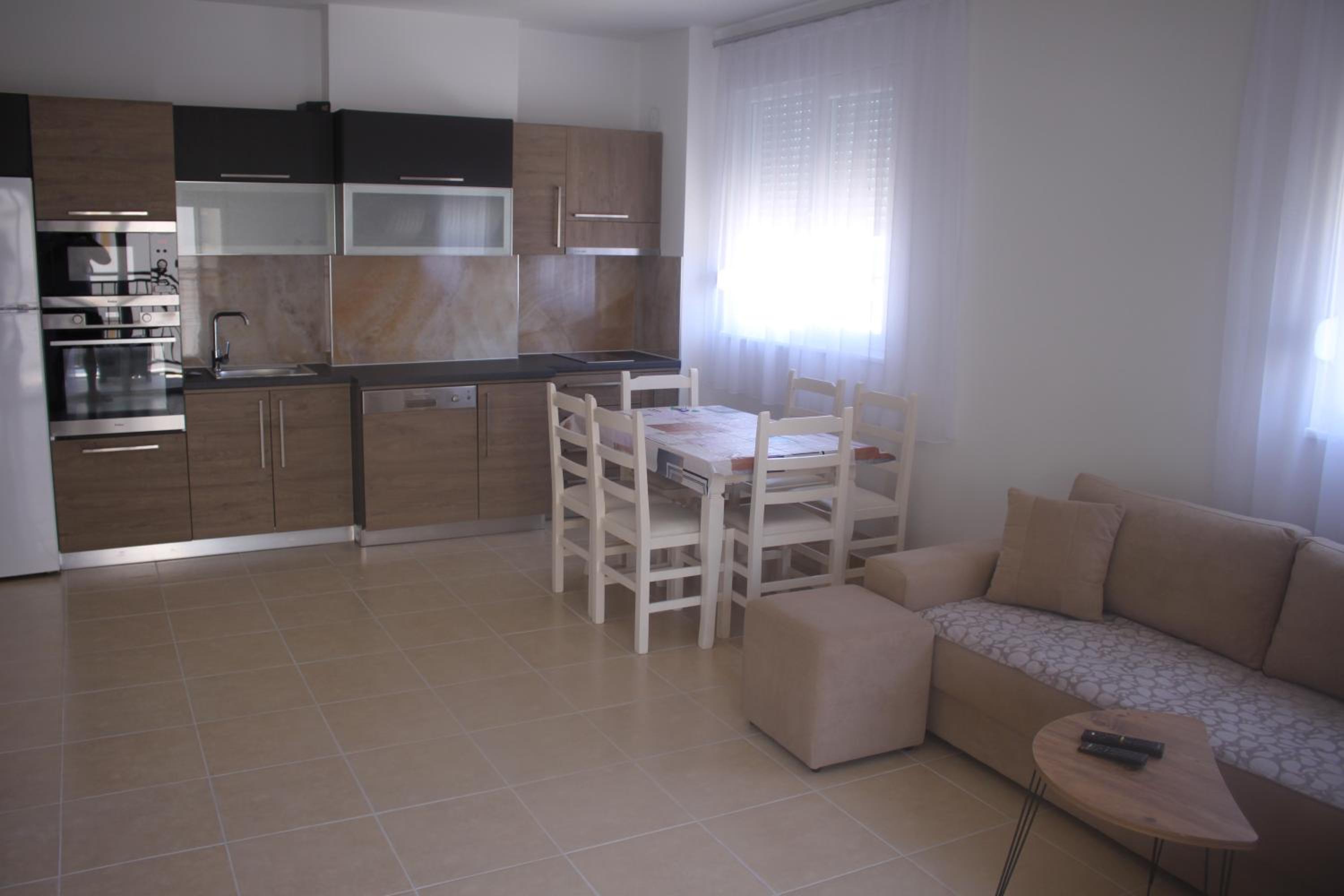 Everest Apartments Shengjin