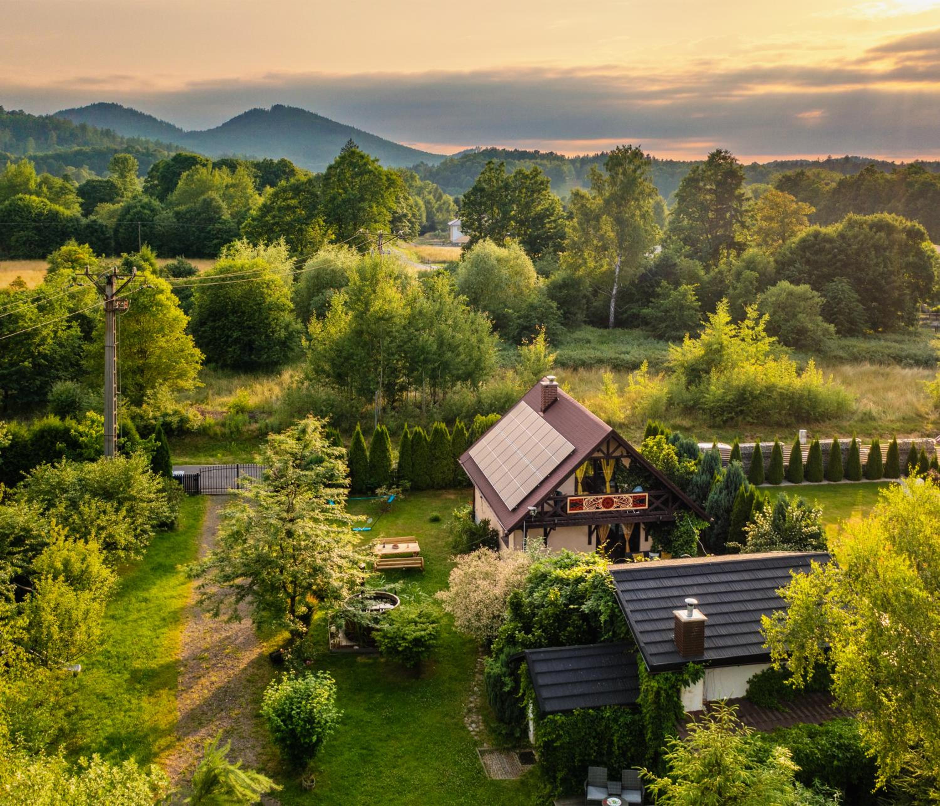 Smyrkowy Dom z kominkiem z gorącą balią koło Karpacza view 4