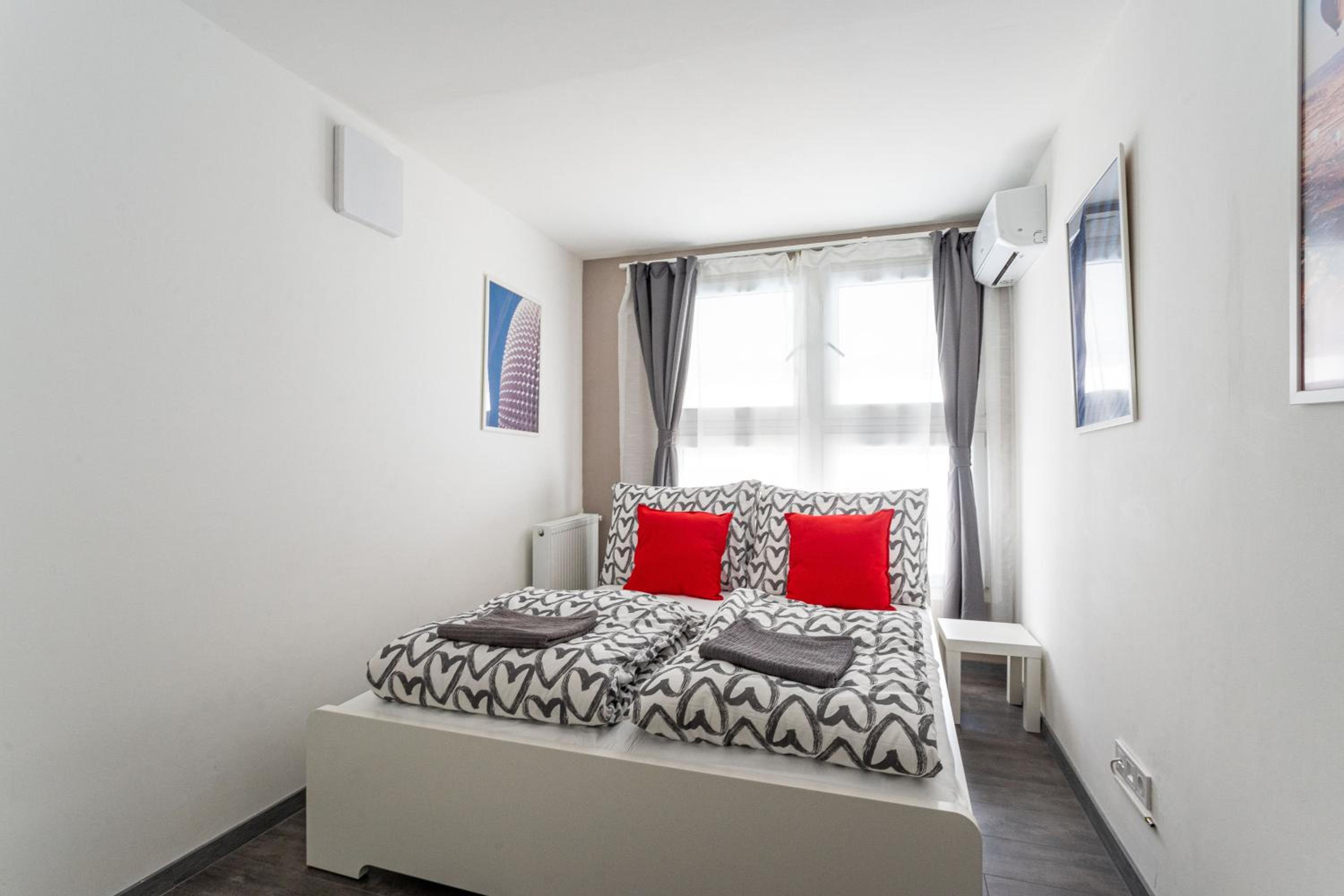 RÁKÓCZI 4 BEDROOM CENTRE APARTMENT view 5