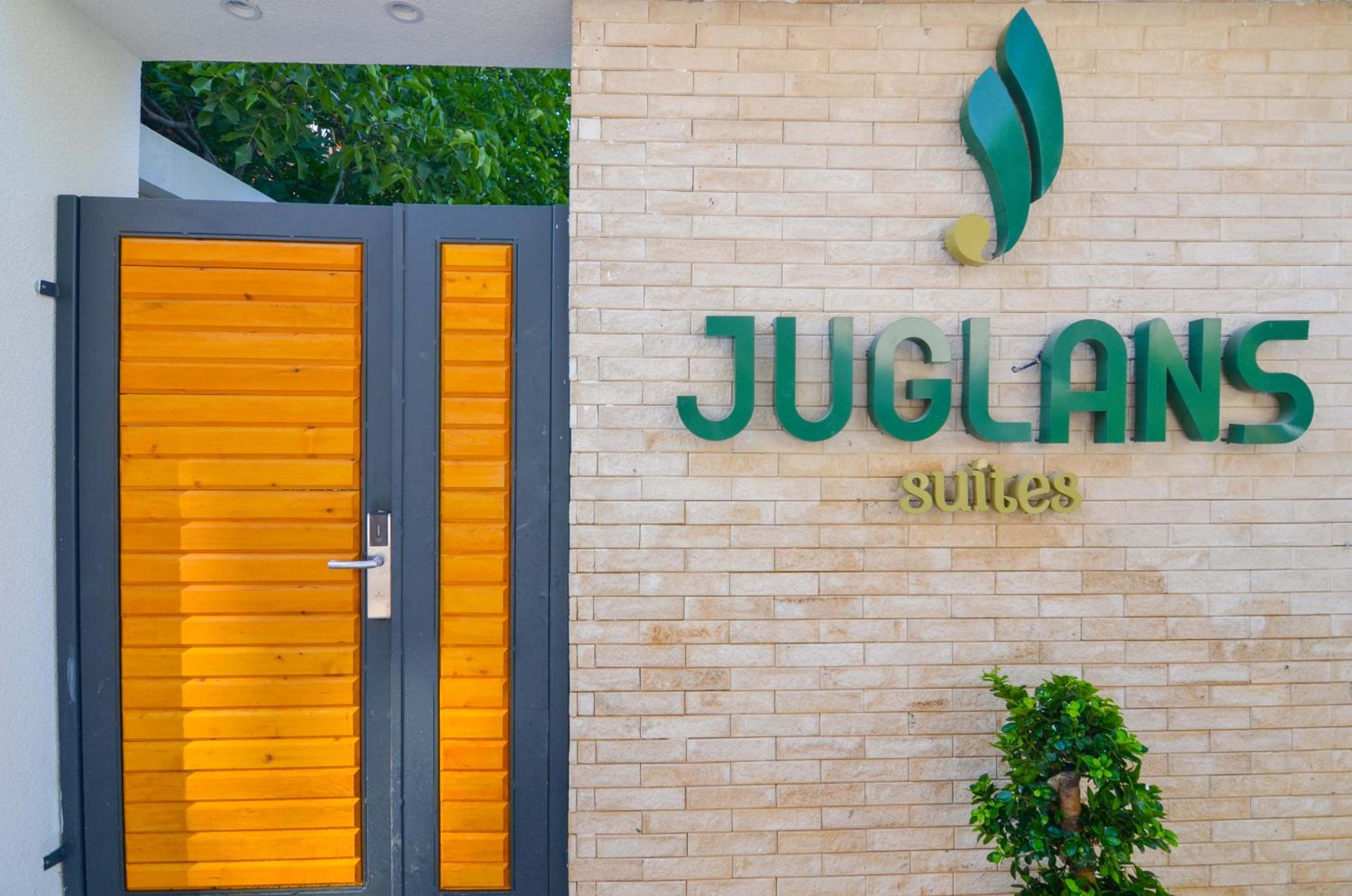 Juglans Suites - Image 36
