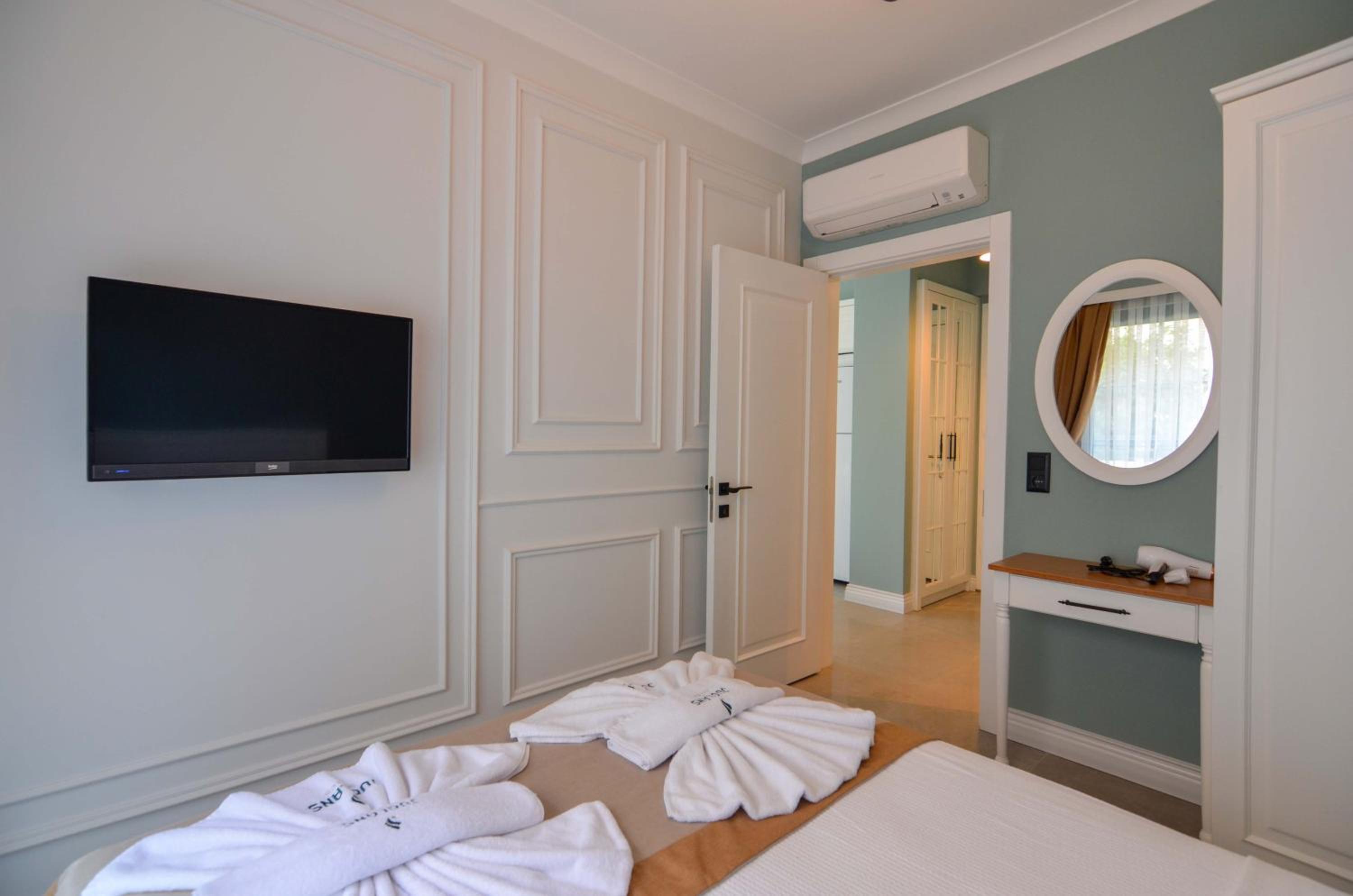 Juglans Suites - Image 78