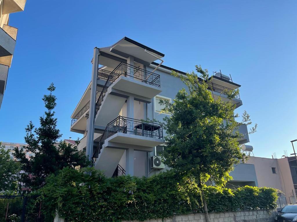 Edlira Apartments
