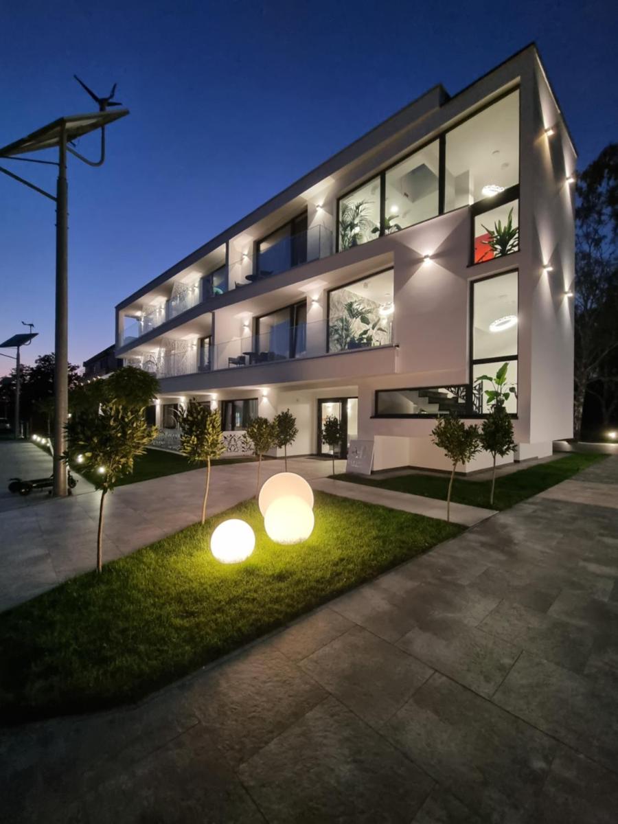 Hotel Aparthotel PARADISE Dziwnówek - Image 1