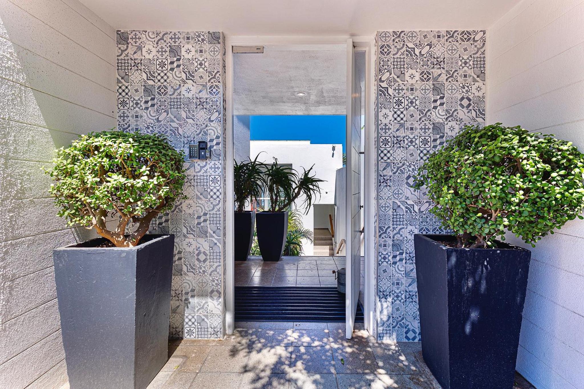 Dolphin Coast YOLO Spaces - The White House Boutique Villa