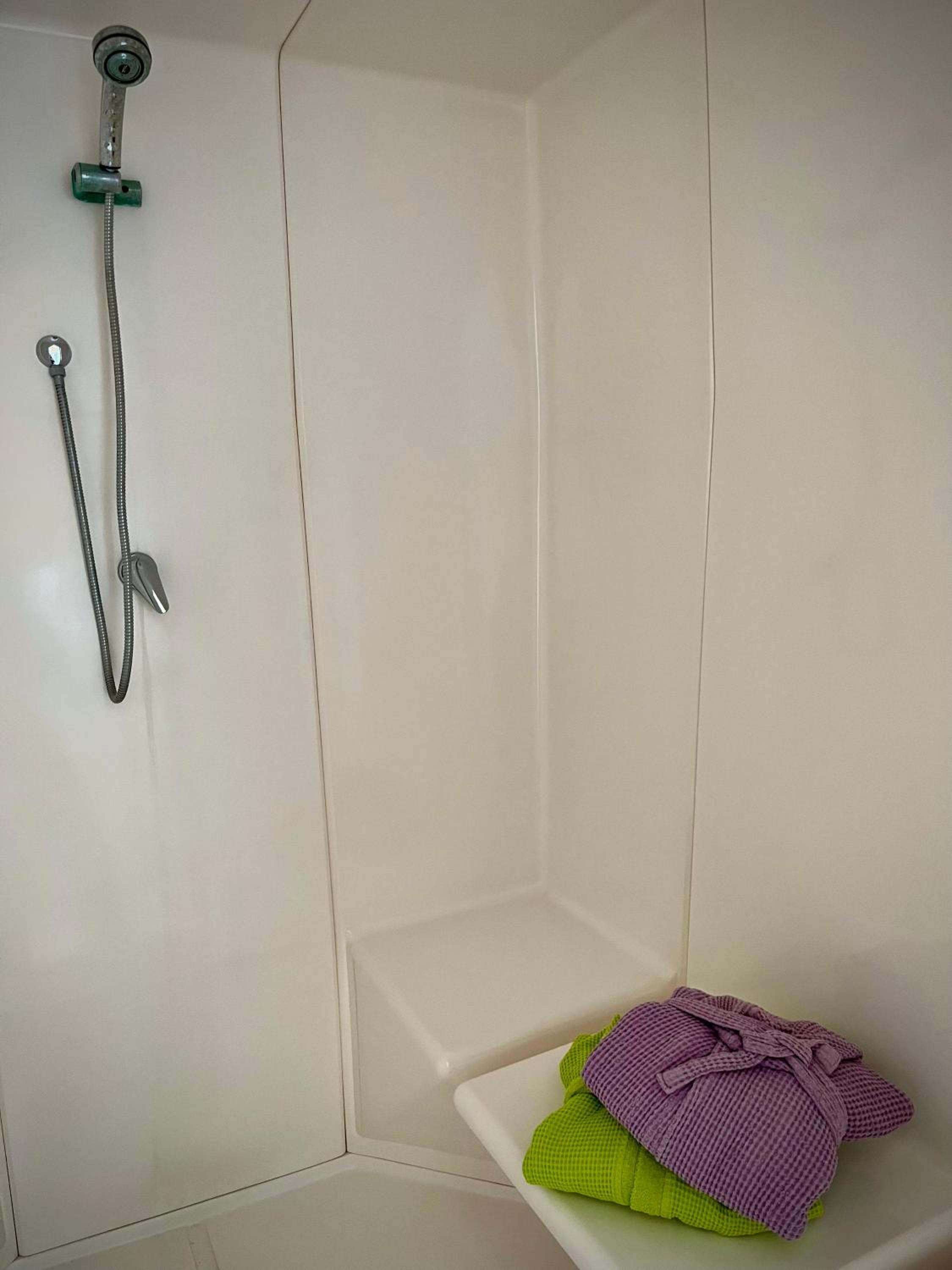 Photo 33