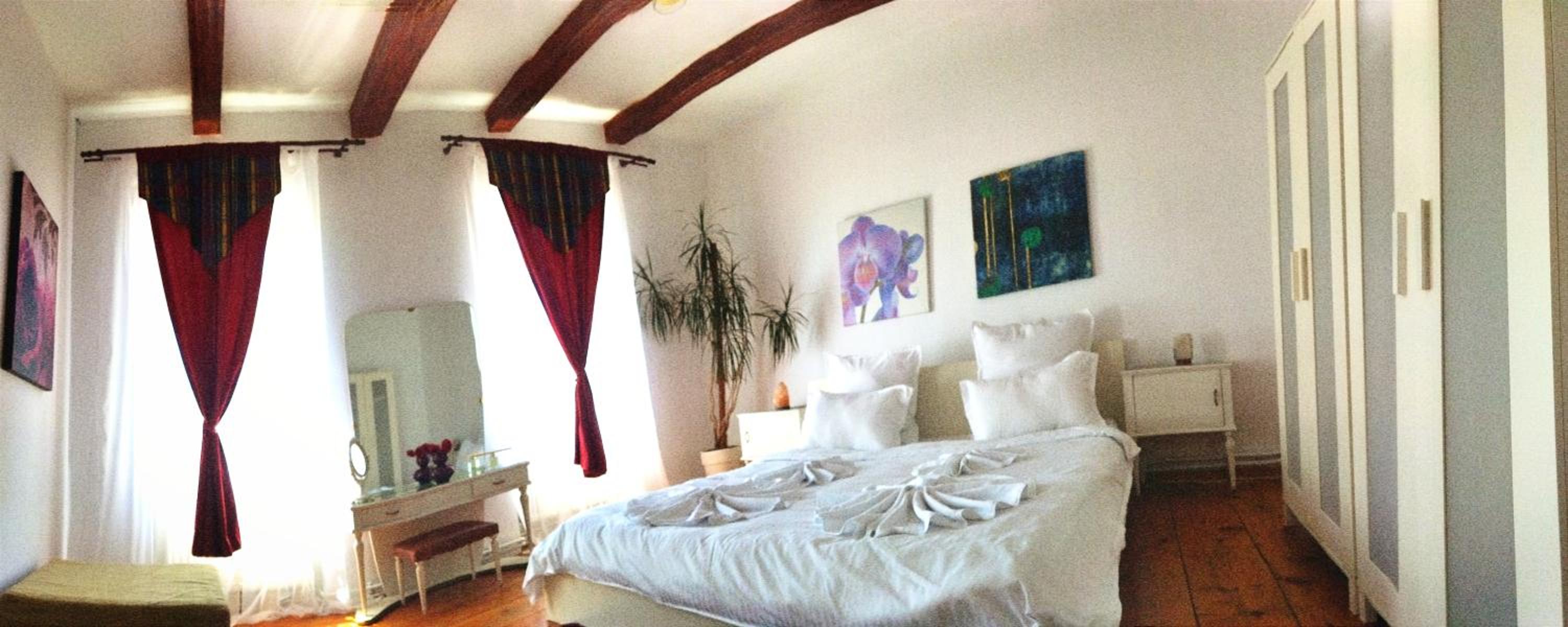 Casa din colțul Cetății view 2