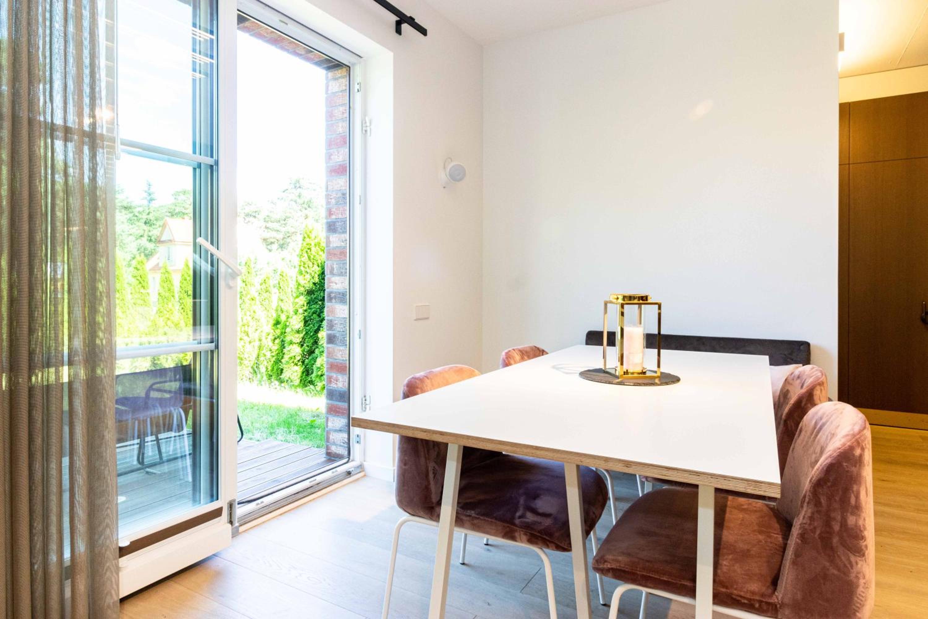 The Tourist 2BD/2BH APT, terrace+parking, by Cohost view 5