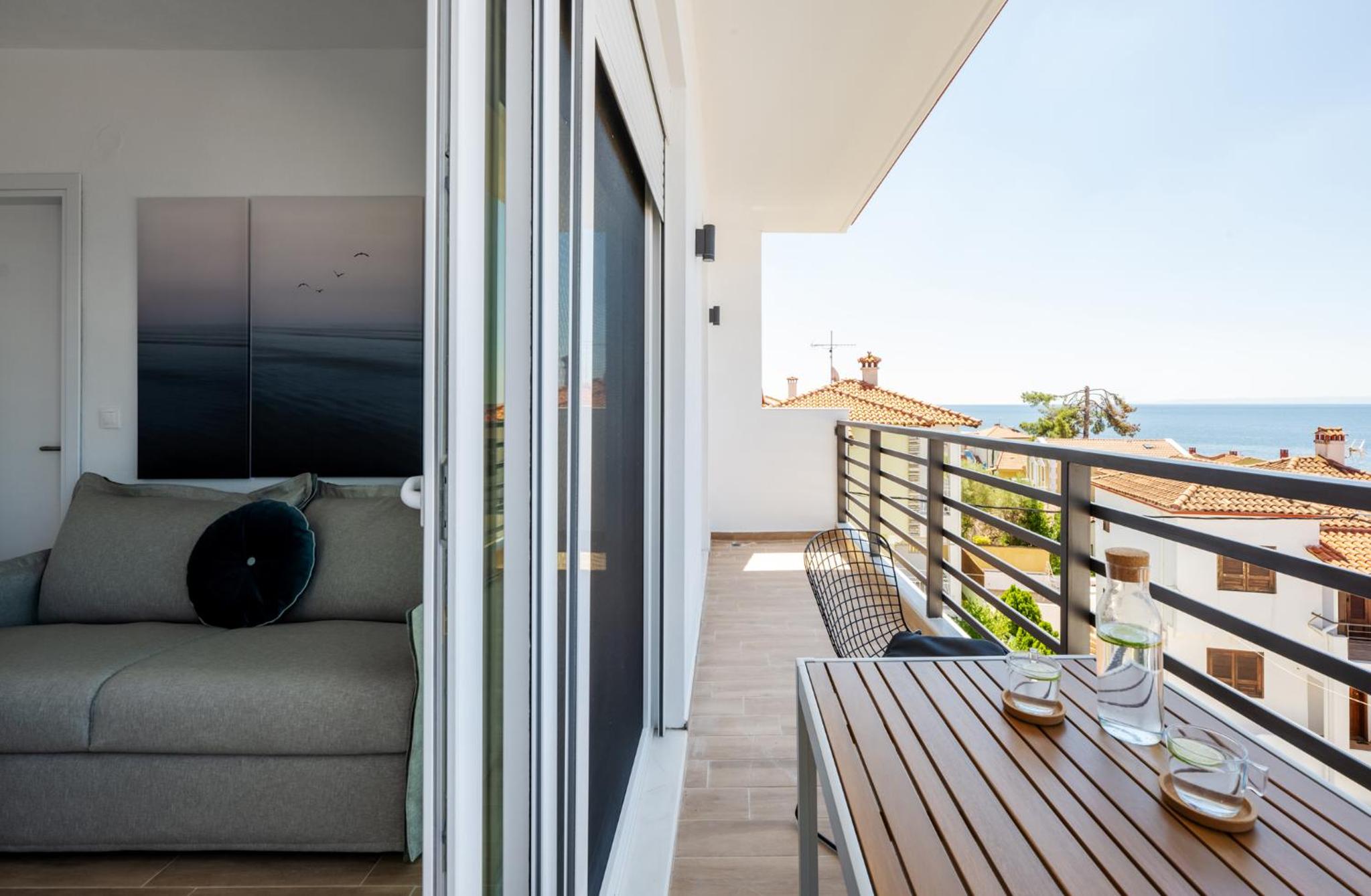 Aiora Suites en Psakoudia — balance & terrace