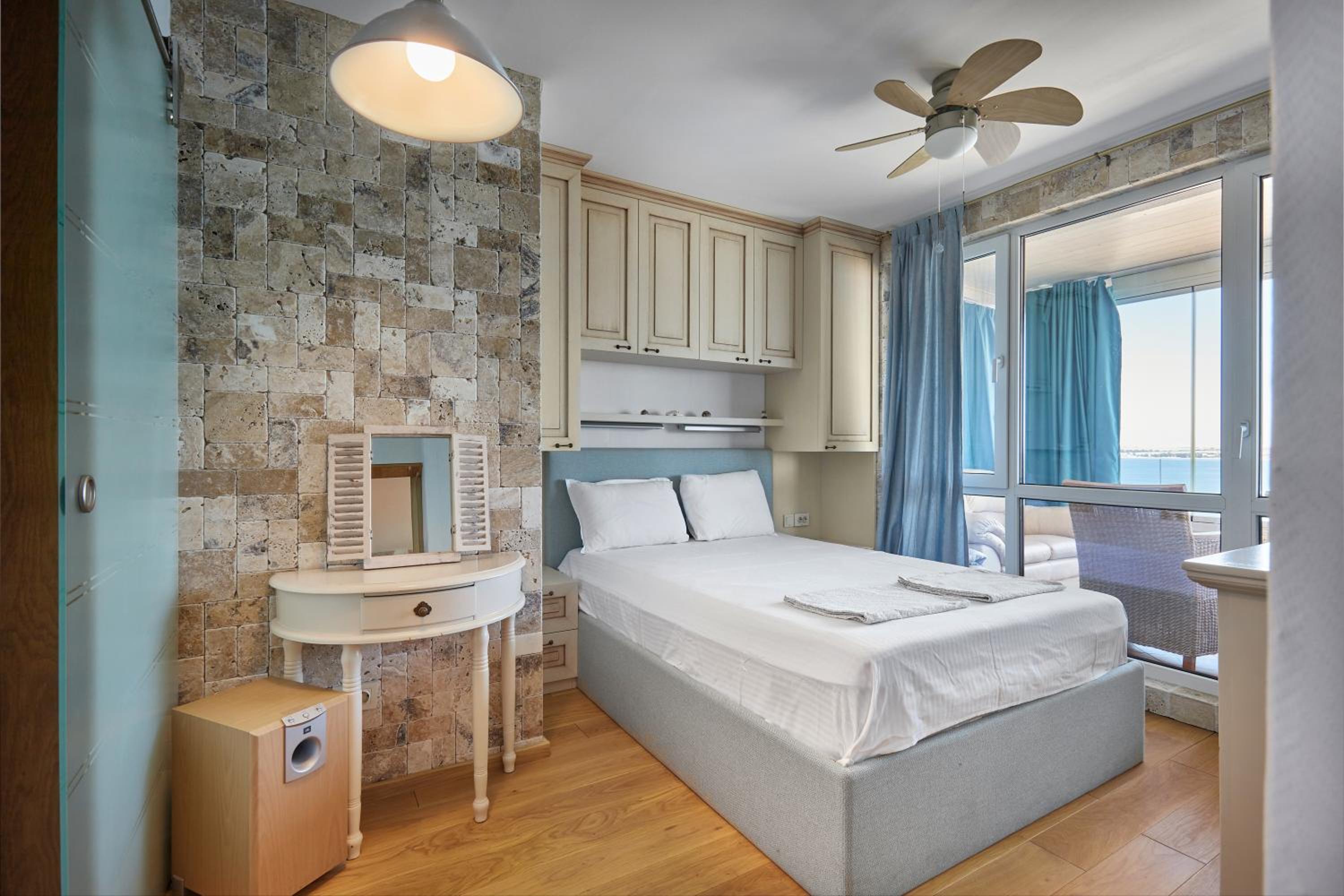 Fancy 1BD Apartment with Spacious Terrace and Marvelous Sea View view 3
