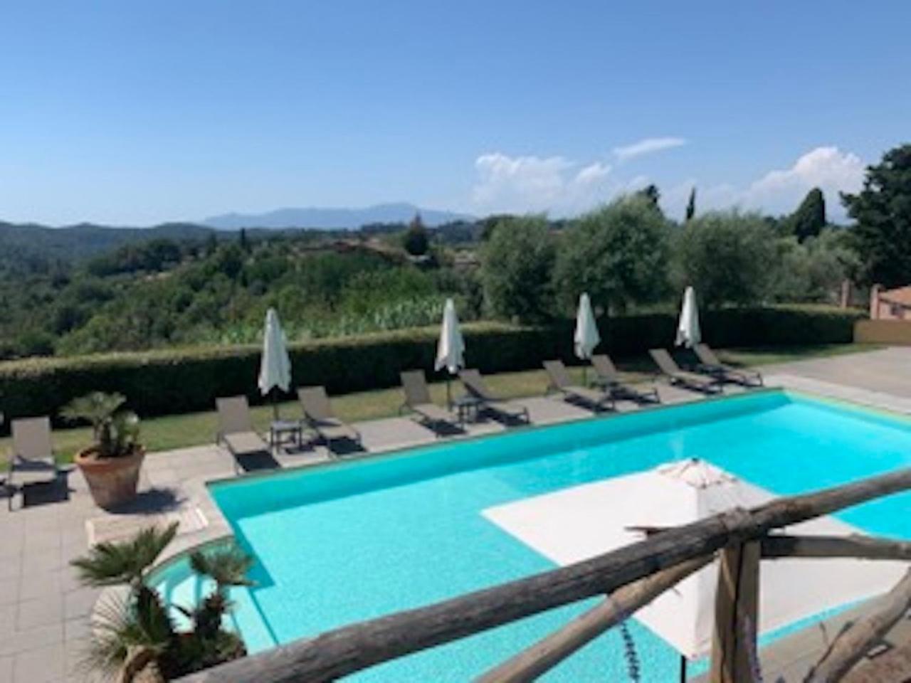 Incantevole borgo con piscine