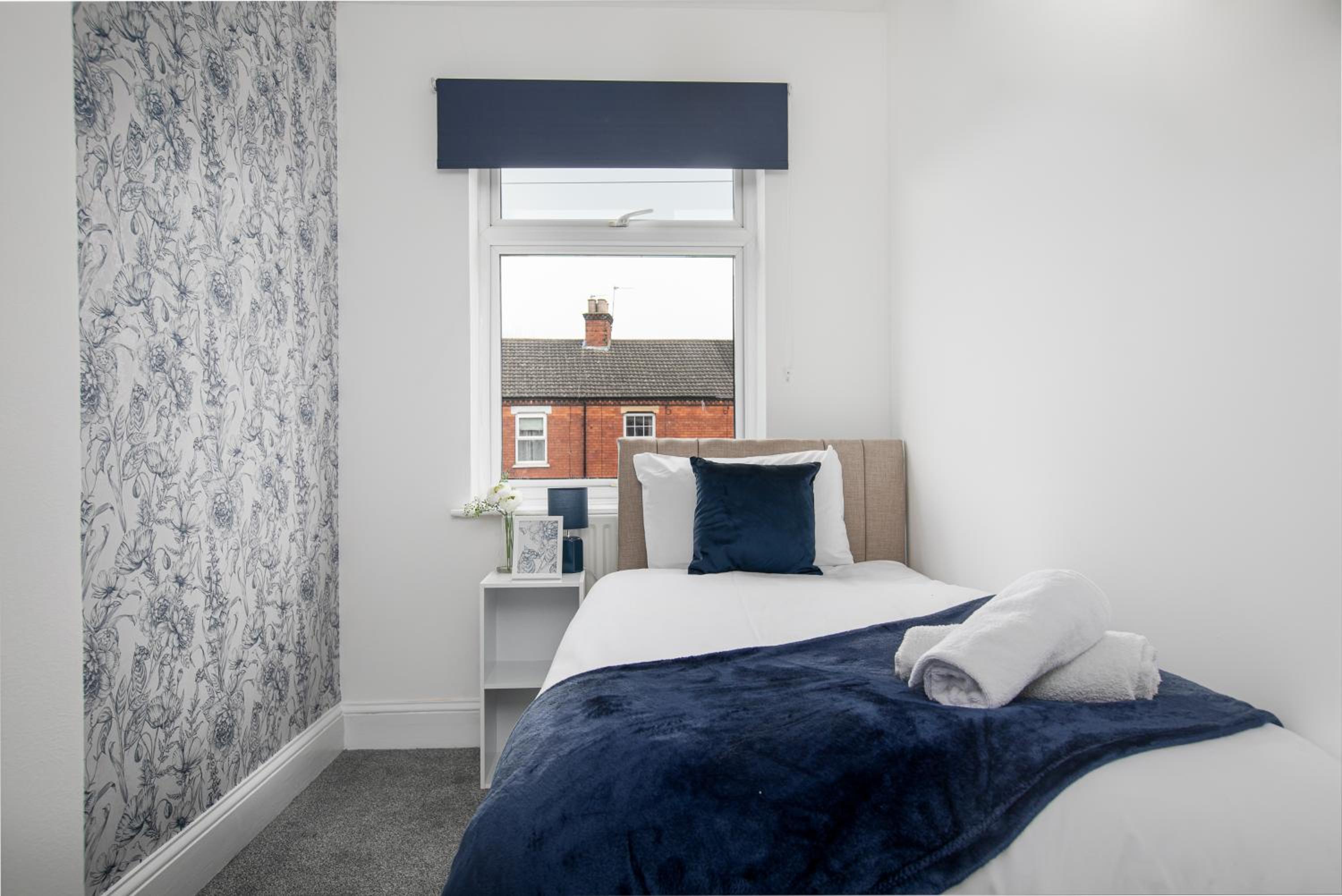 Central & Contractors & Leisure House & Spacious view 5