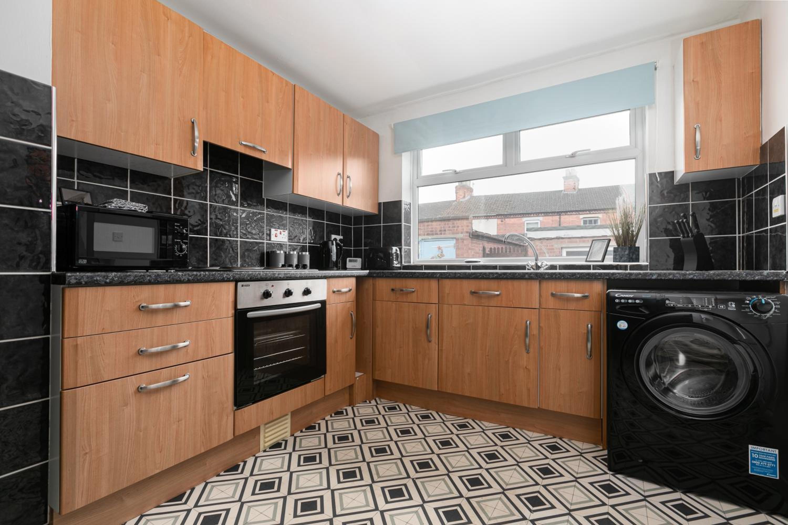 Central & Contractors & Leisure House & Spacious view 4