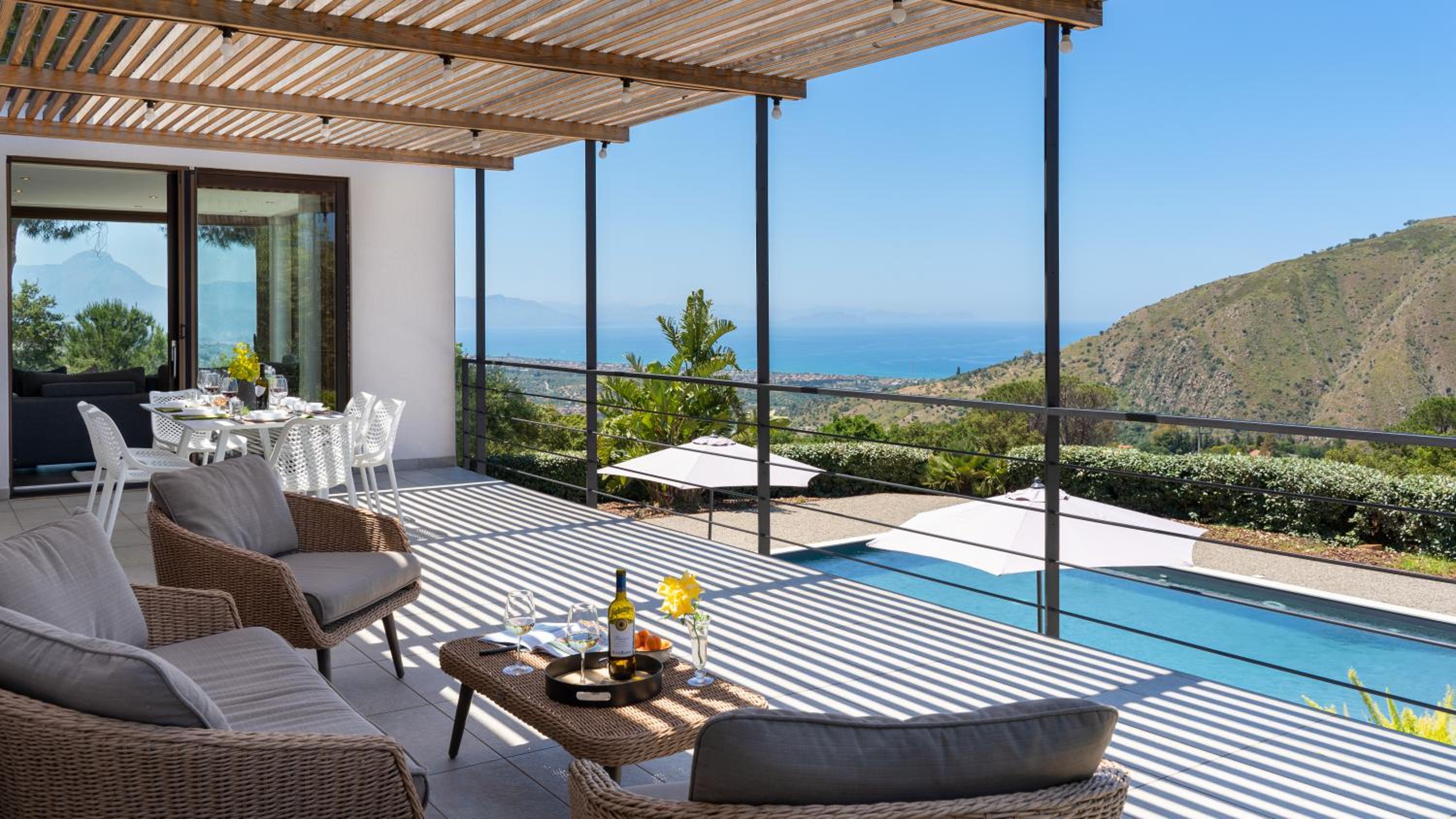 VILLA VITTORIA 8, Emma Villas view 2