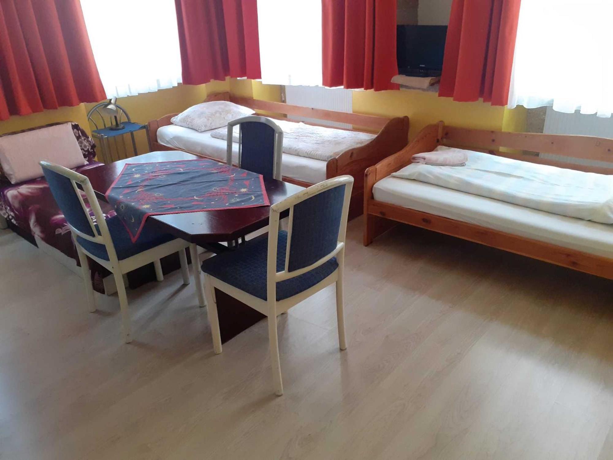 HappyHostel